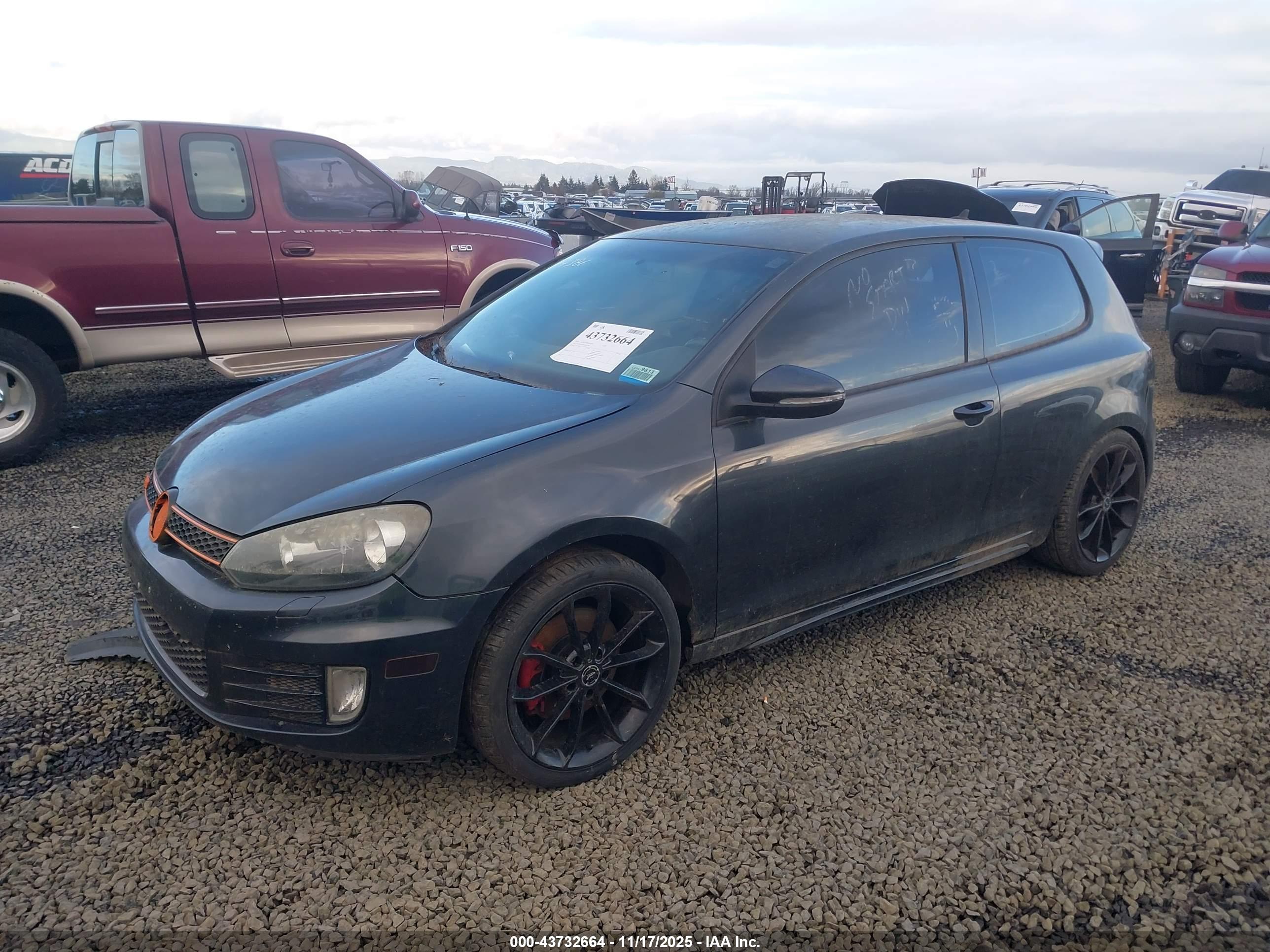 VOLKSWAGEN GTI image 2