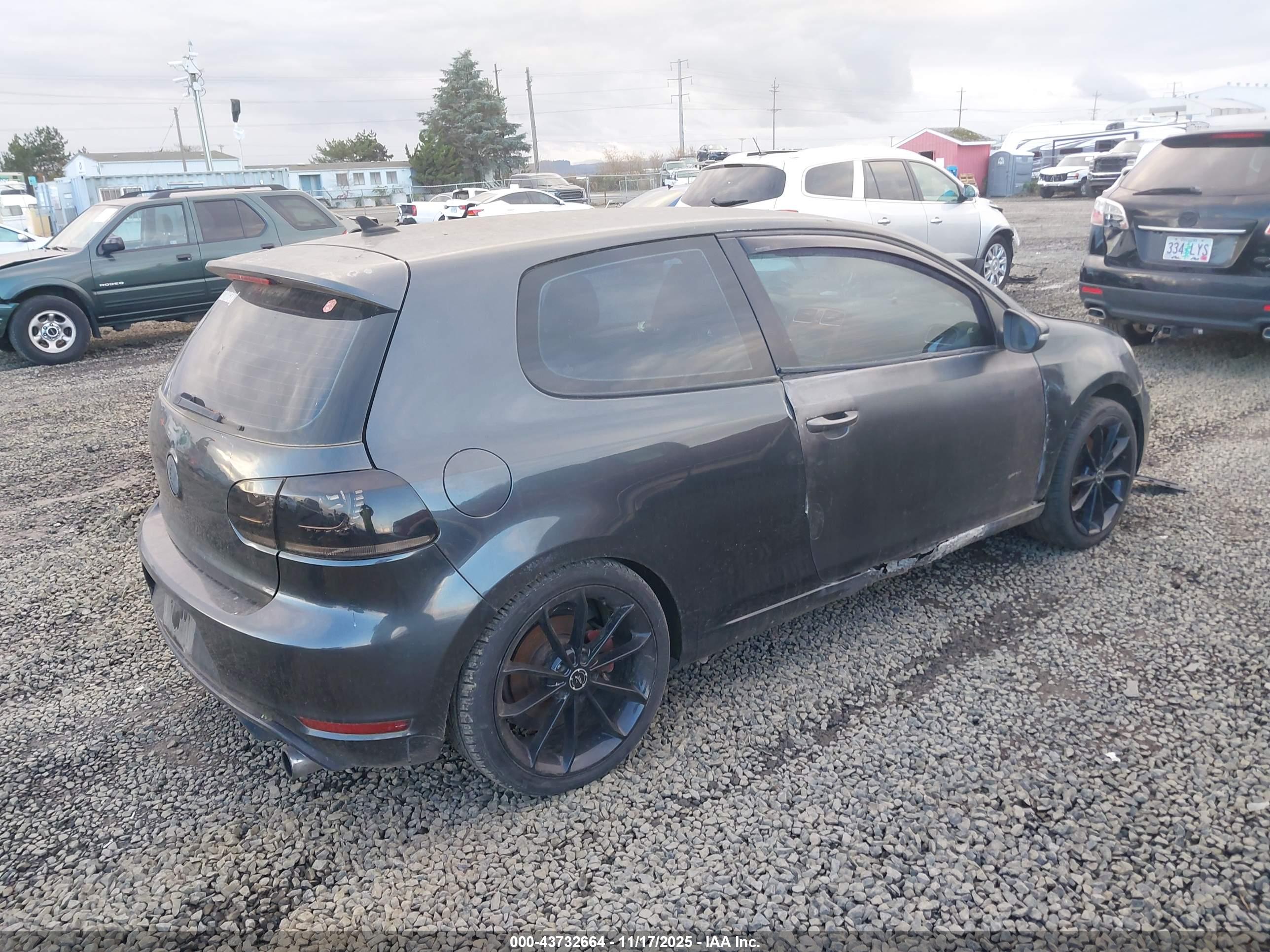 VOLKSWAGEN GTI image 4