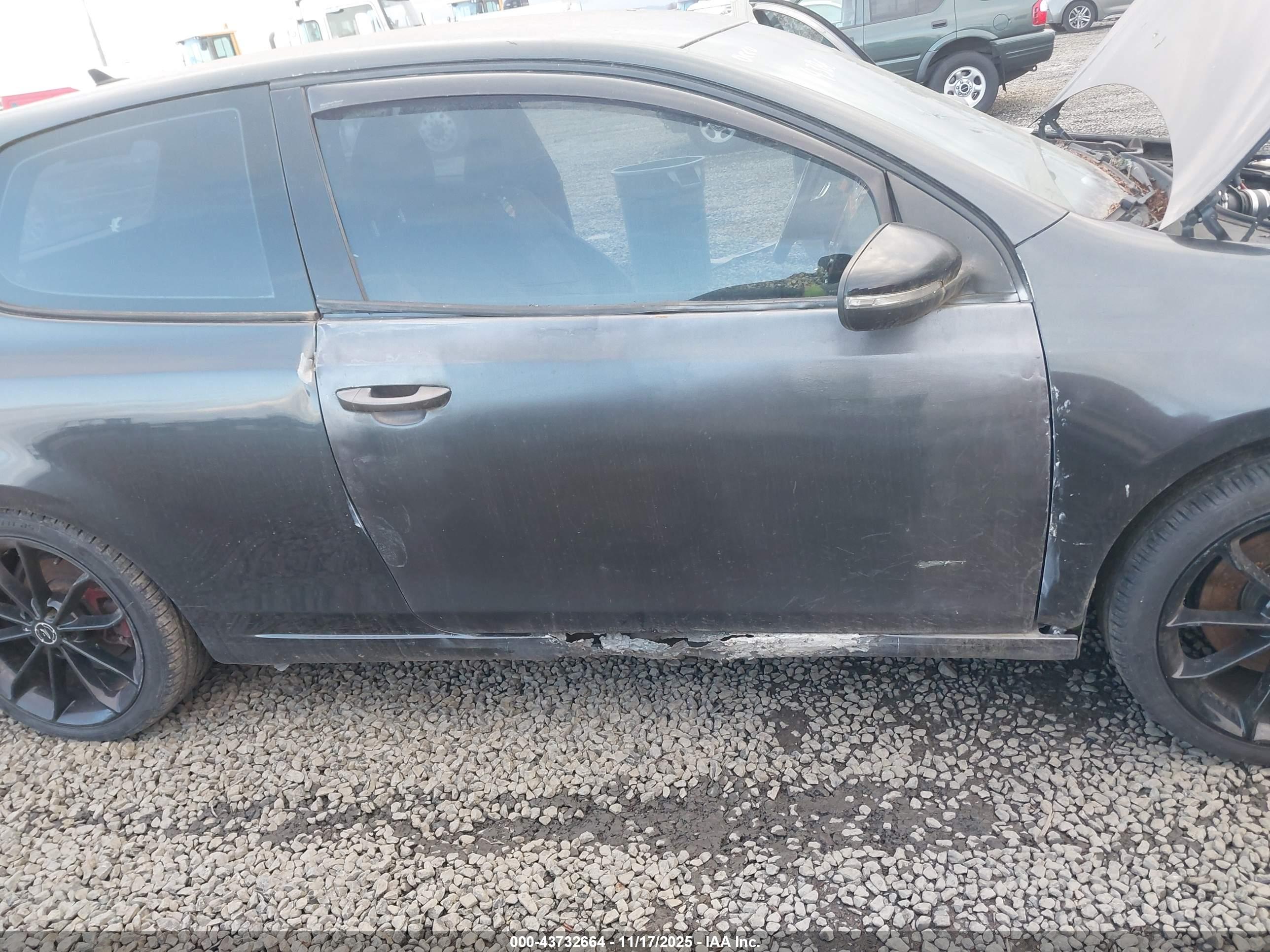 VOLKSWAGEN GTI image 6