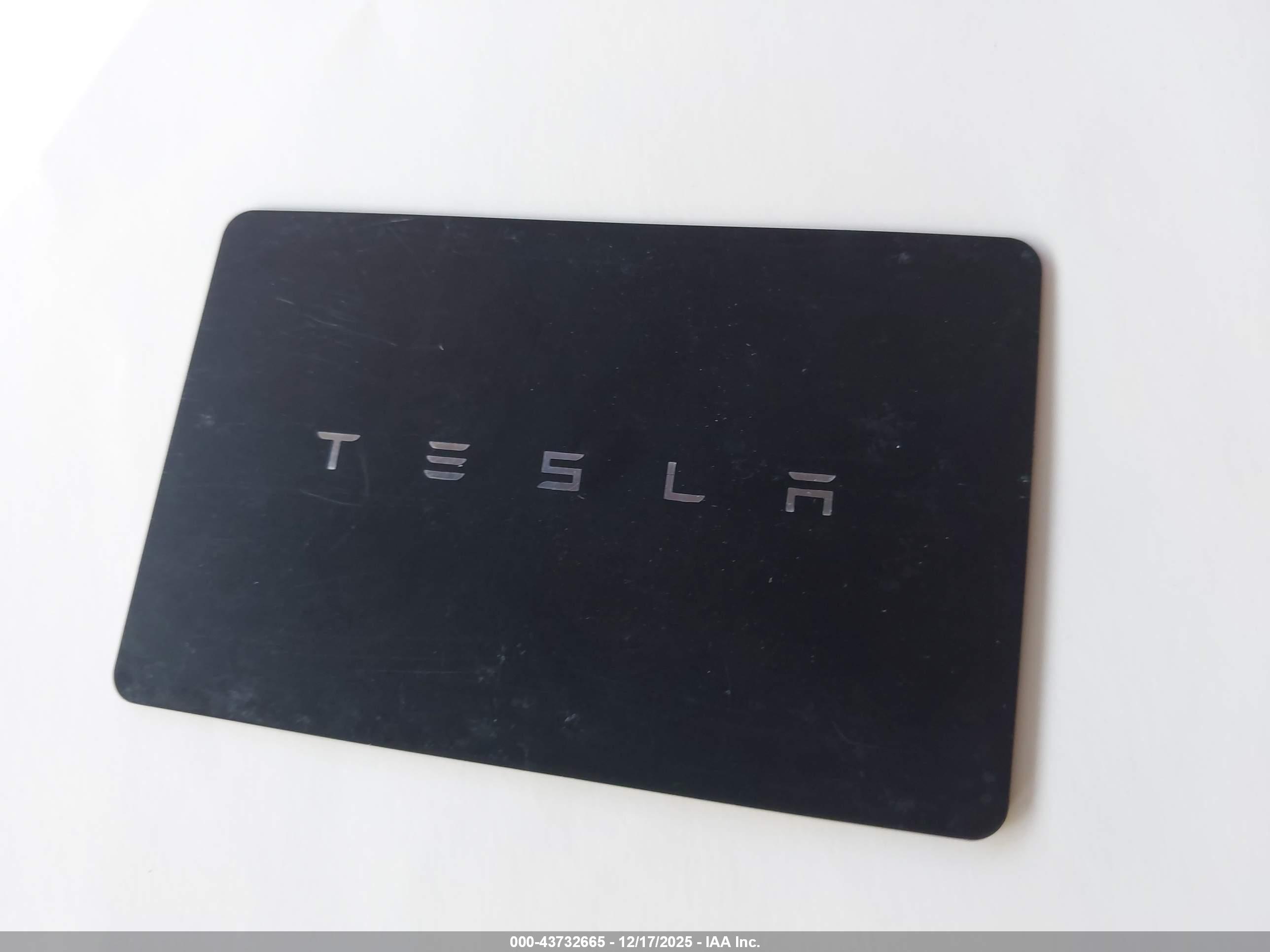 TESLA CYBERTRUCK image 11