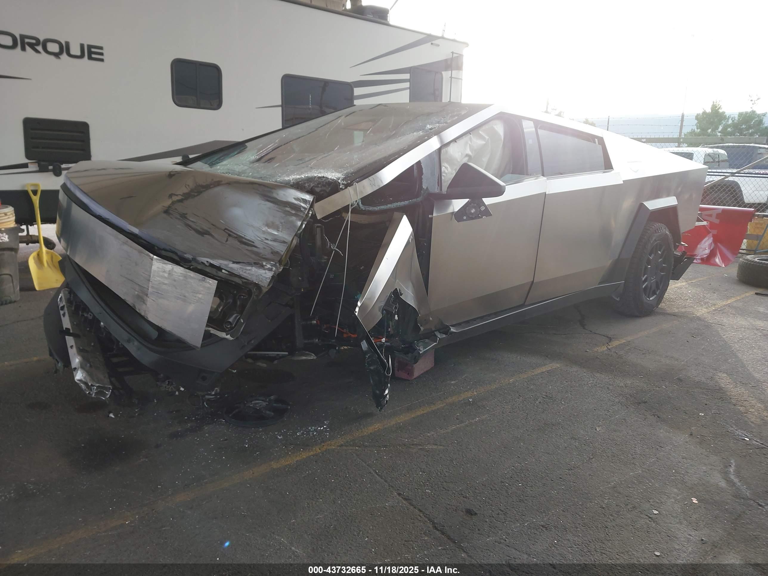 TESLA CYBERTRUCK image 2