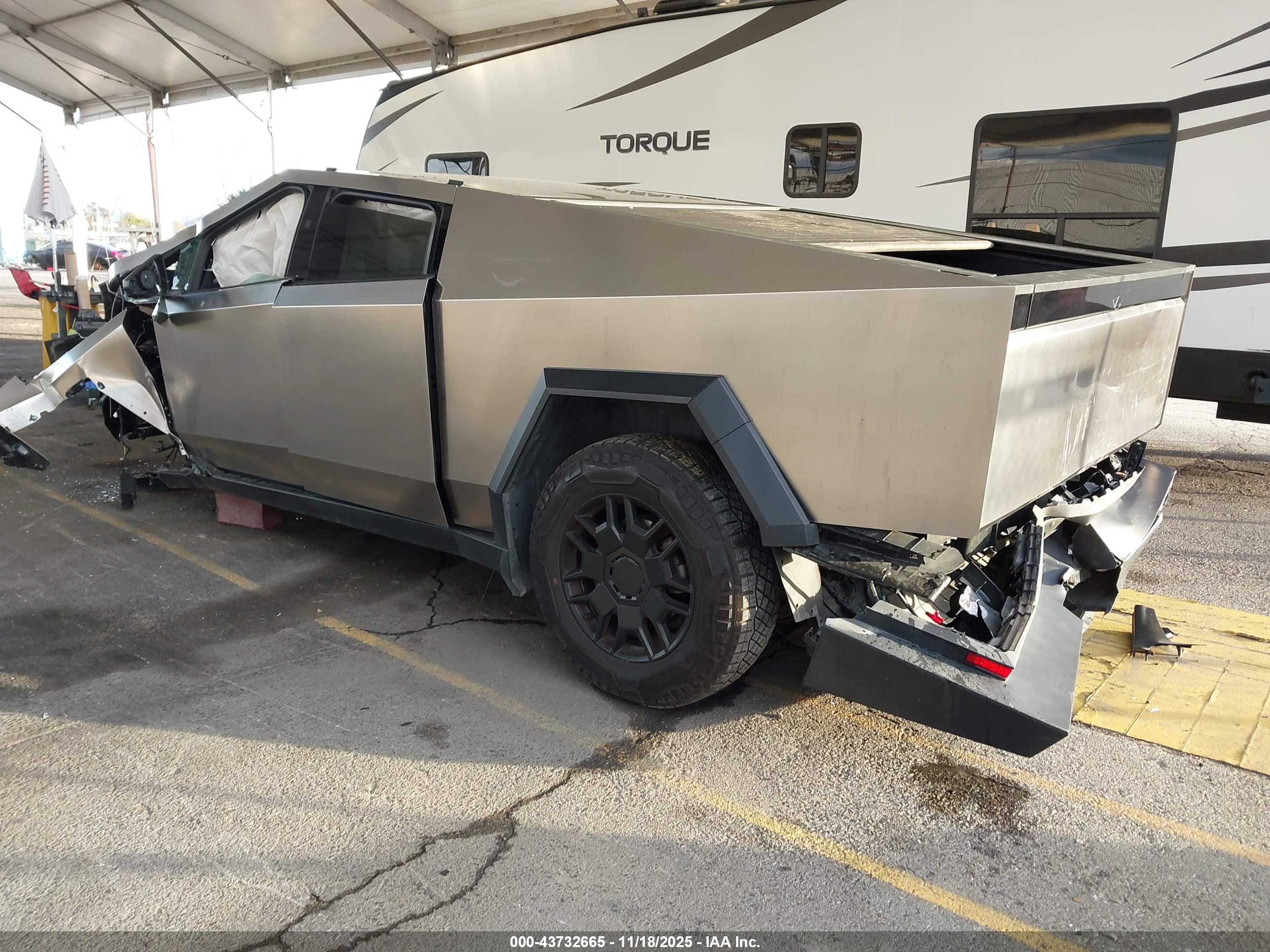 TESLA CYBERTRUCK image 3