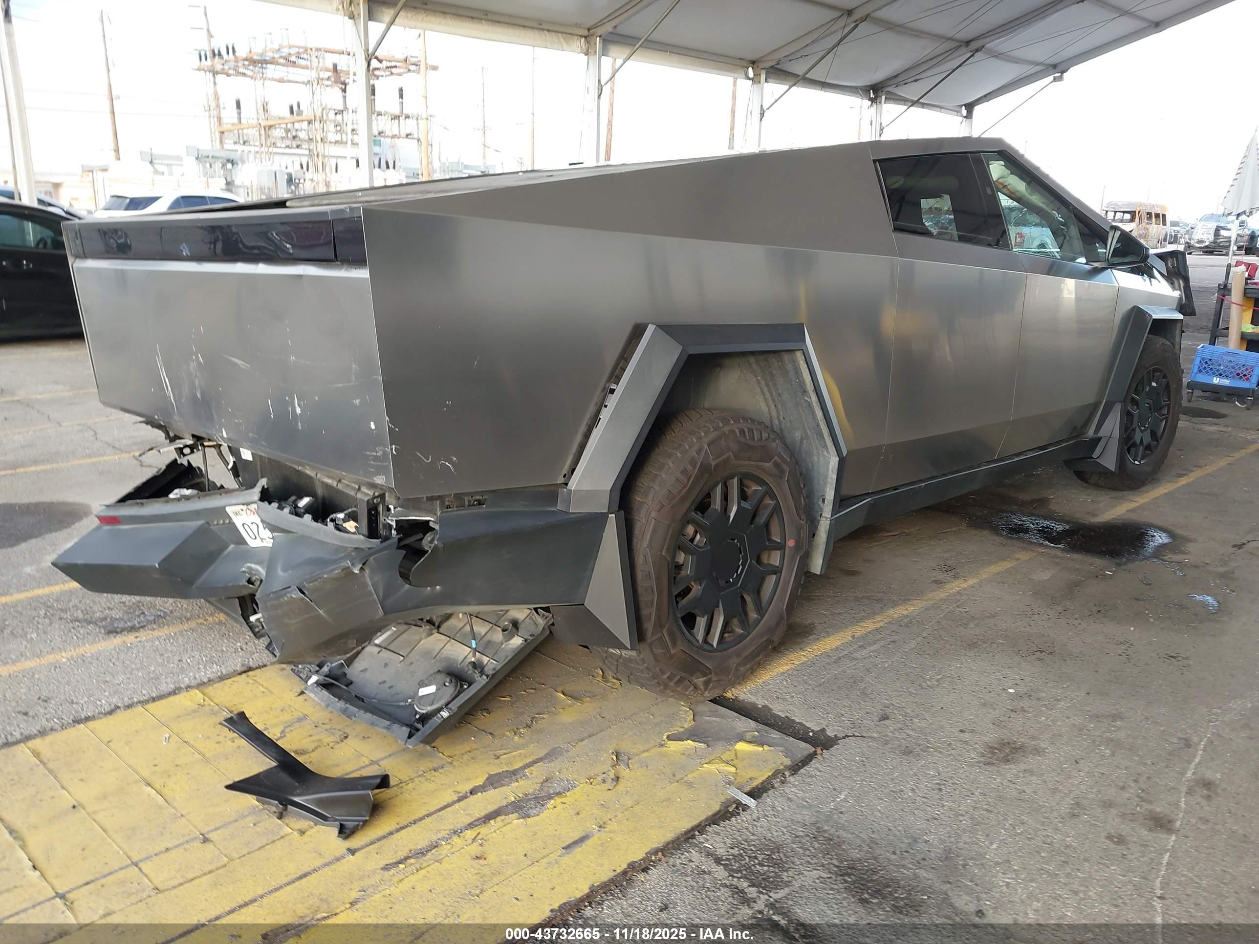 TESLA CYBERTRUCK image 4