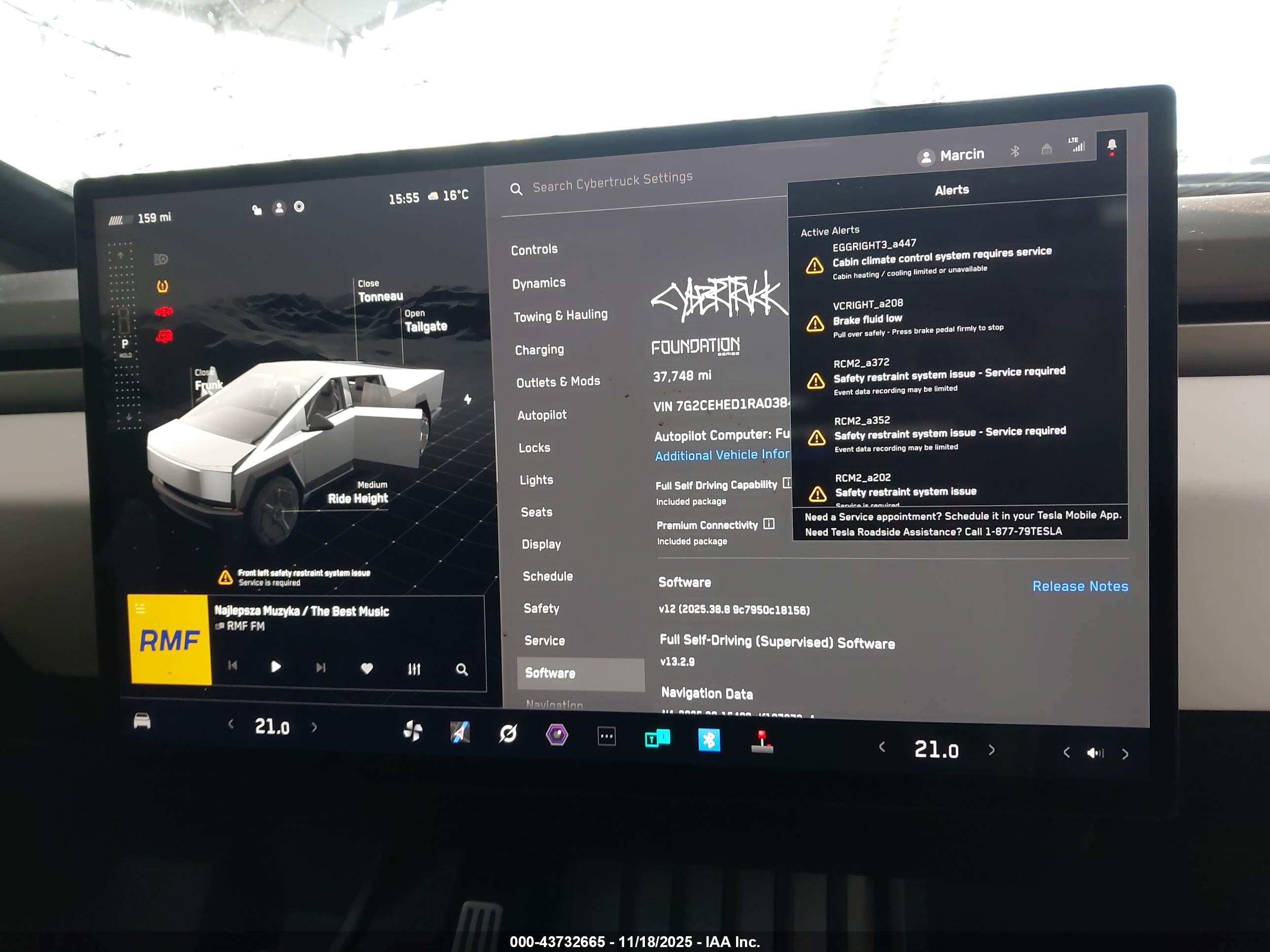 TESLA CYBERTRUCK image 7