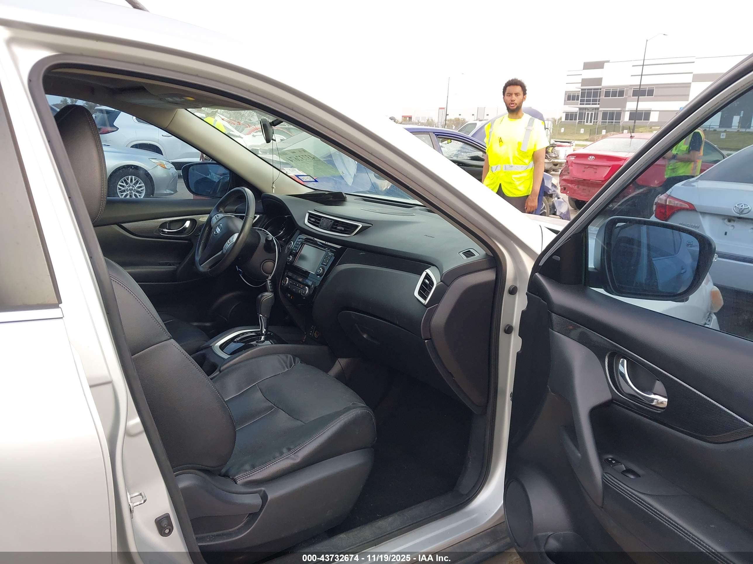 NISSAN ROGUE image 5