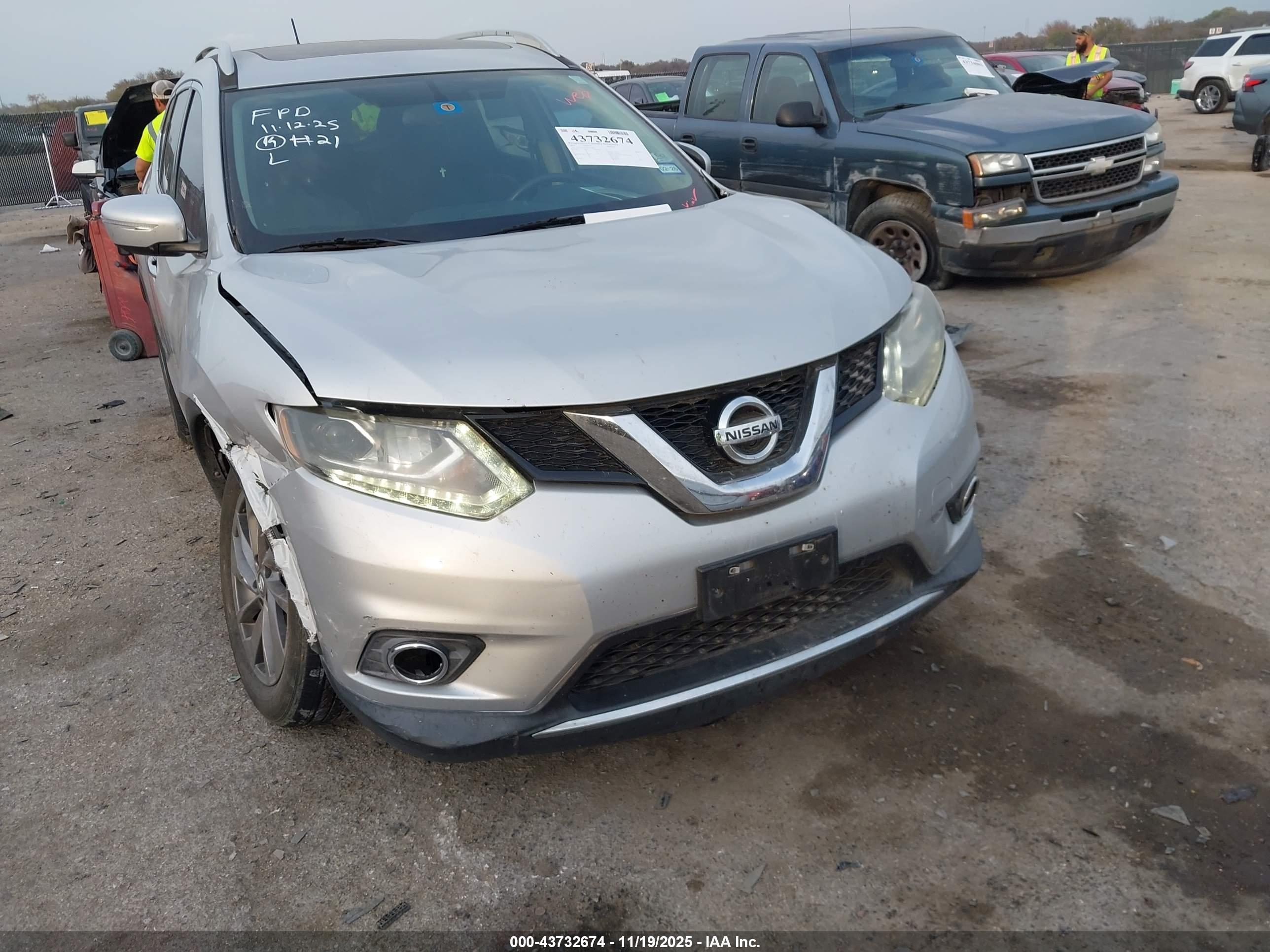 NISSAN ROGUE image 6