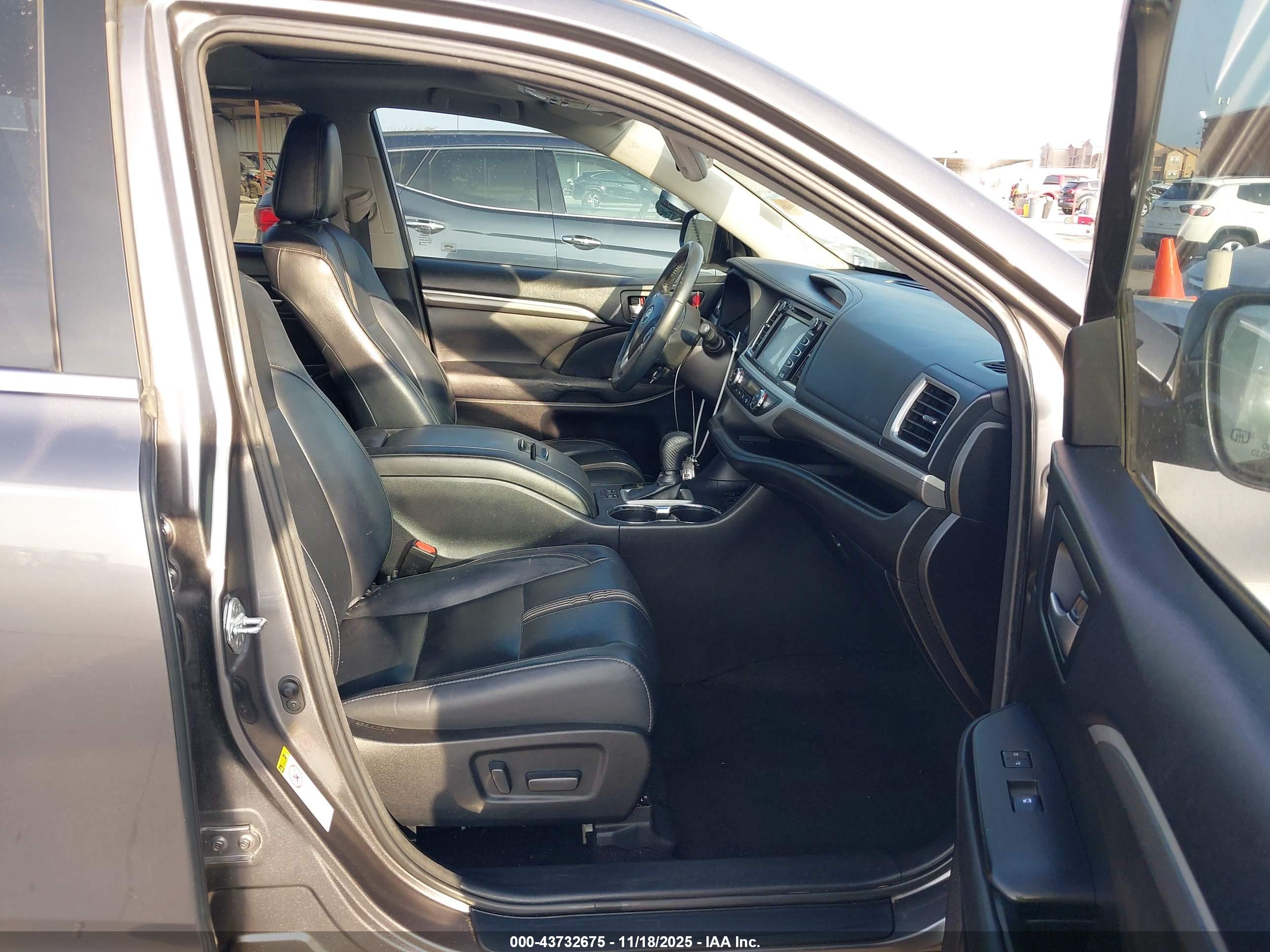 TOYOTA HIGHLANDER image 5