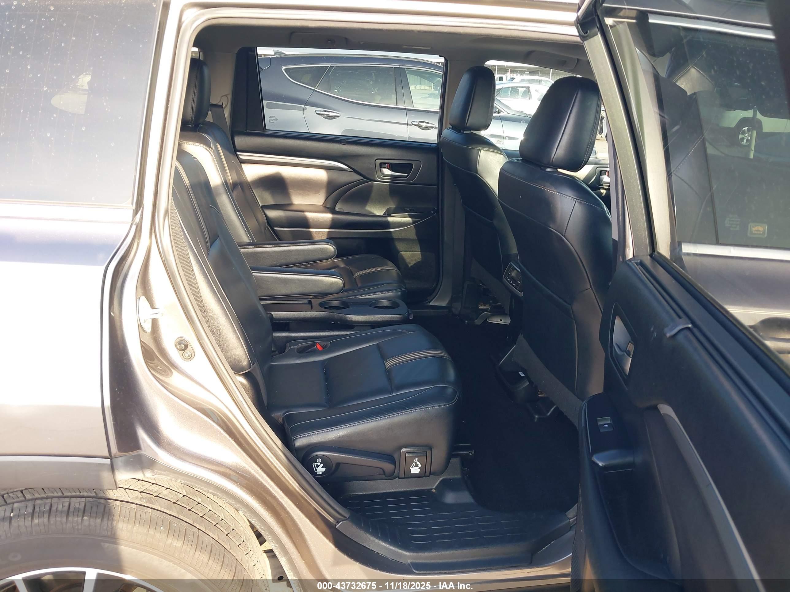 TOYOTA HIGHLANDER image 8