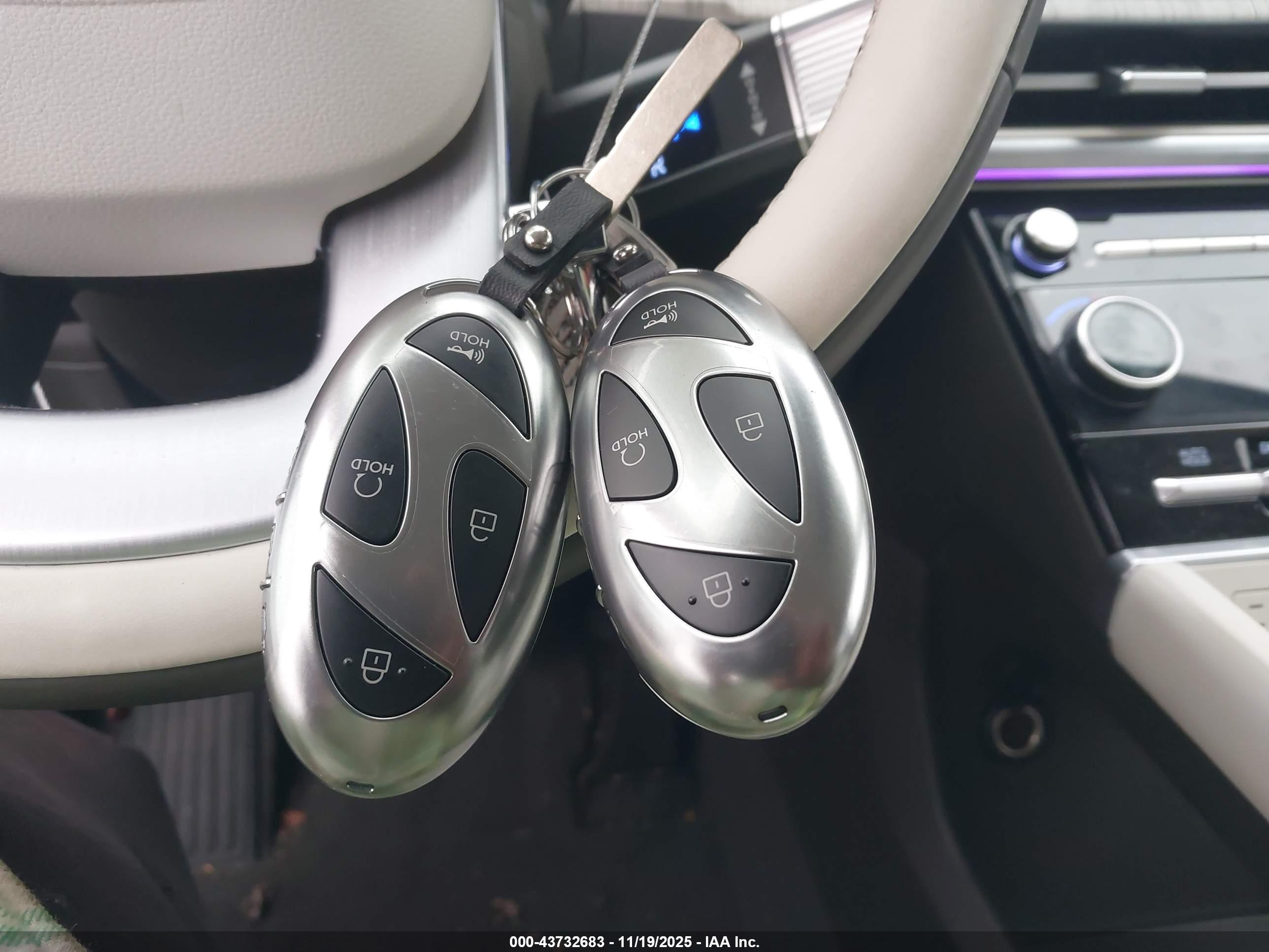 HYUNDAI SANTA image 11