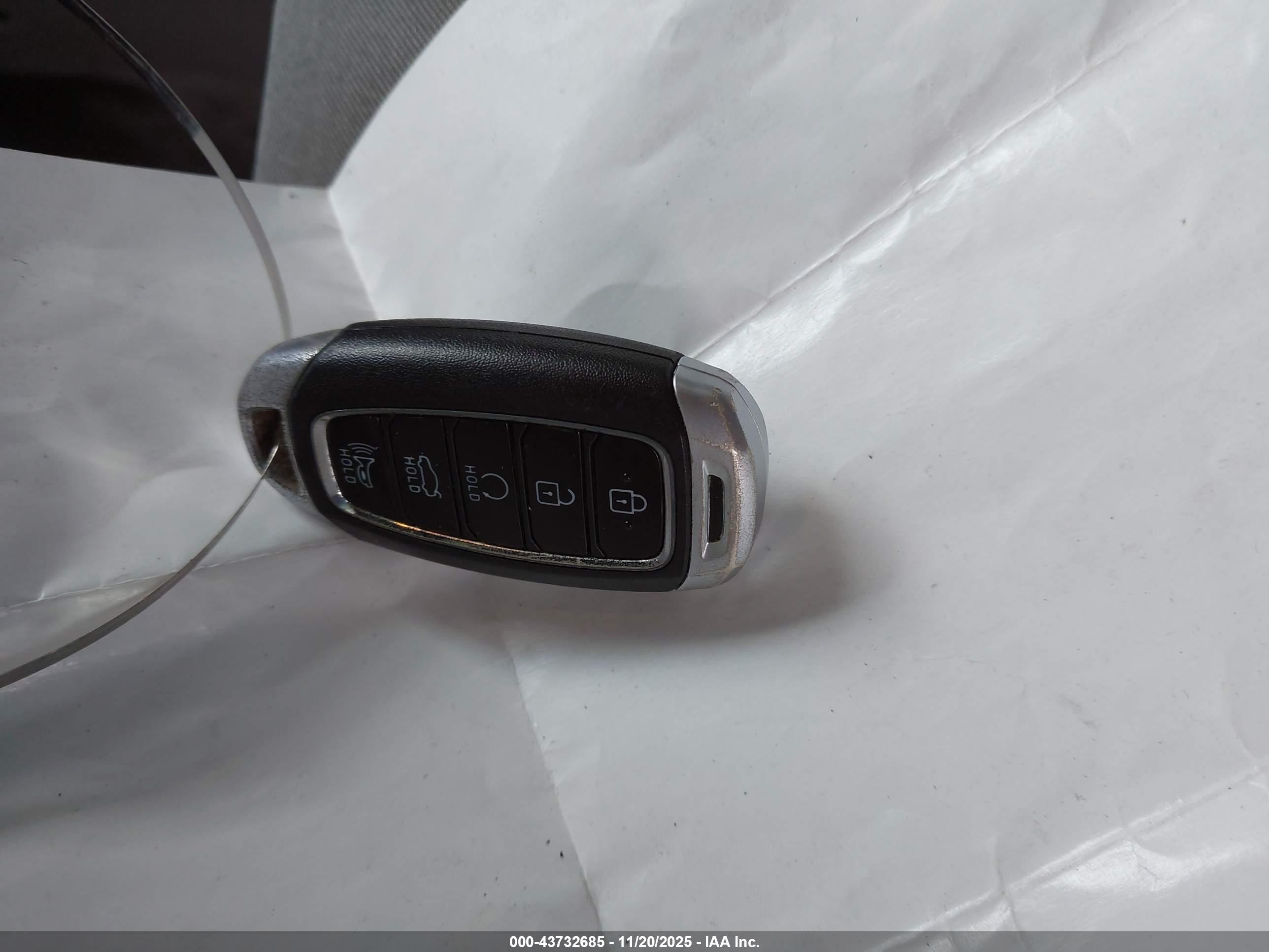 HYUNDAI ELANTRA image 11