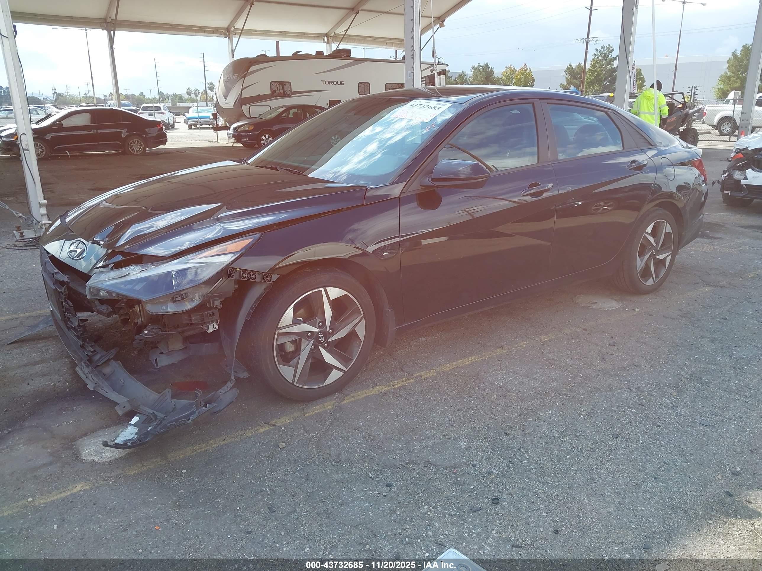 HYUNDAI ELANTRA image 2
