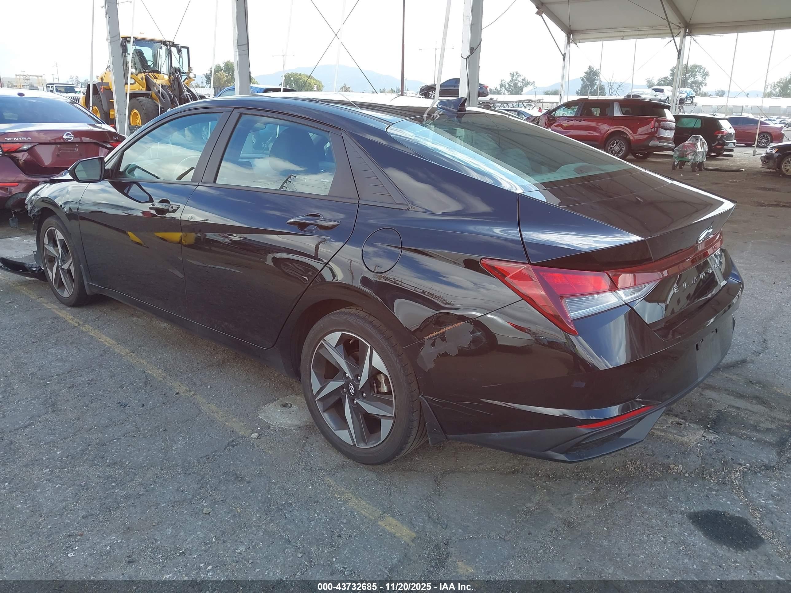 HYUNDAI ELANTRA image 3