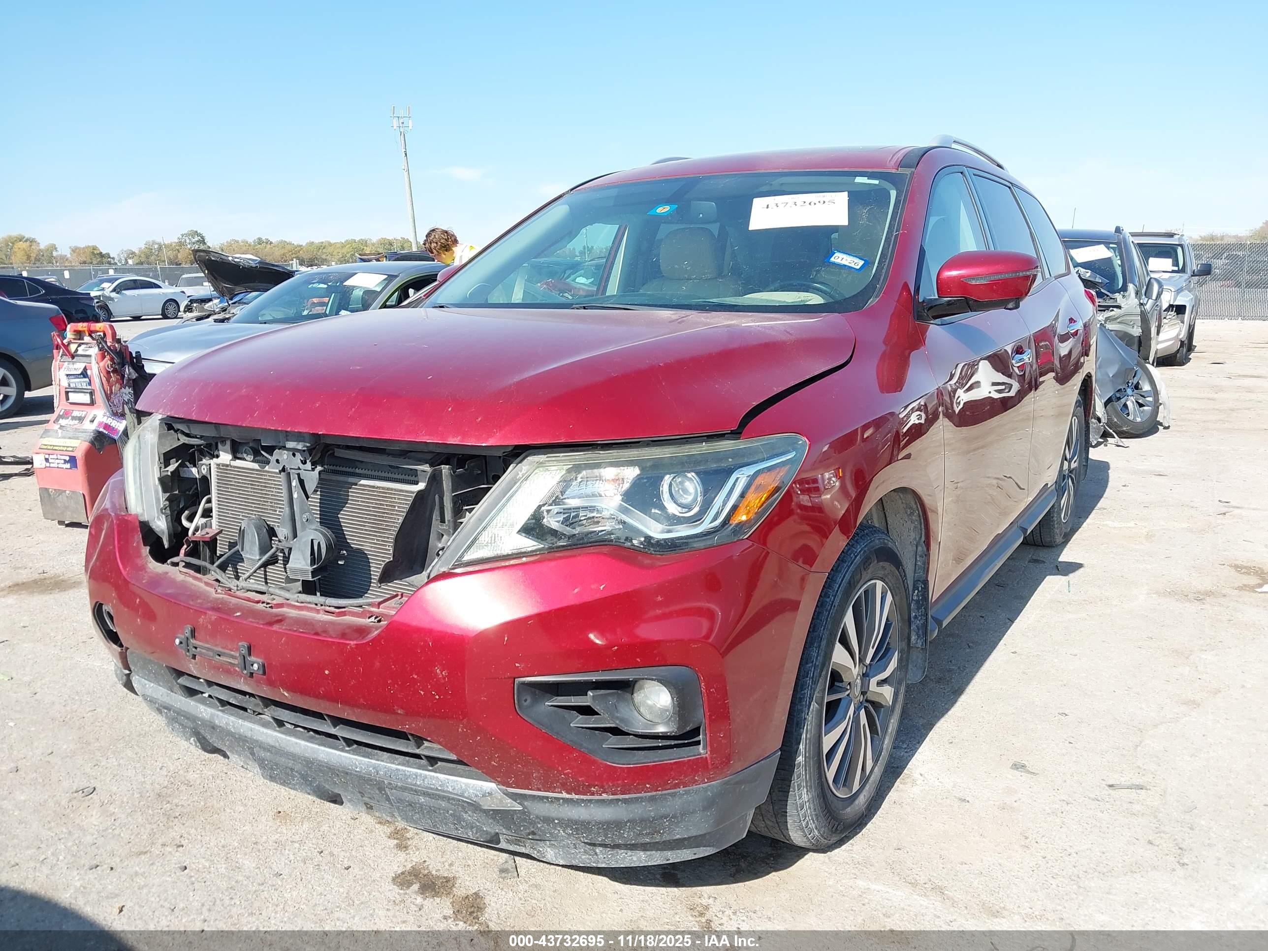 NISSAN PATHFINDER image 2
