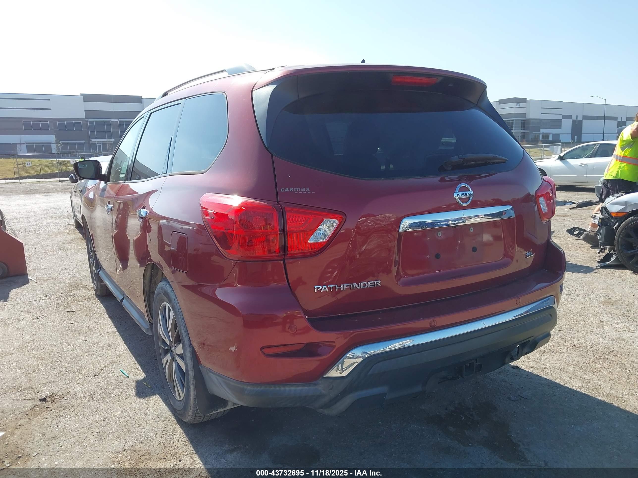 NISSAN PATHFINDER image 3