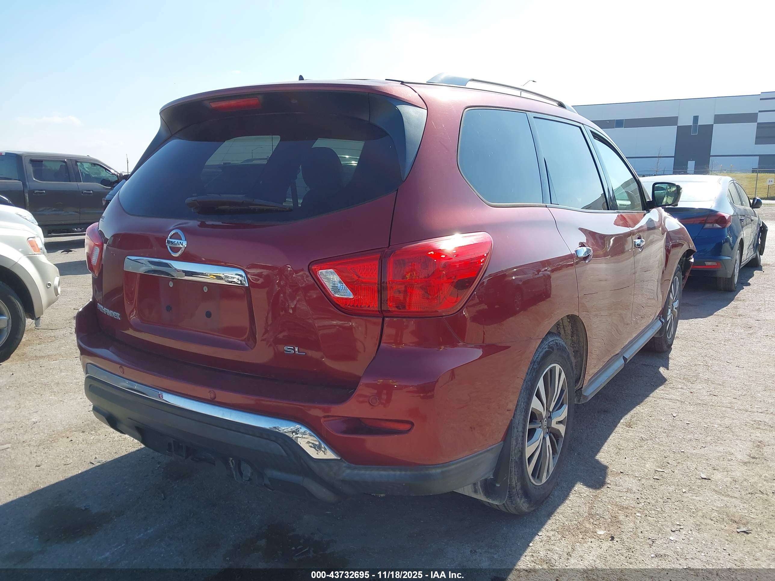 NISSAN PATHFINDER image 4