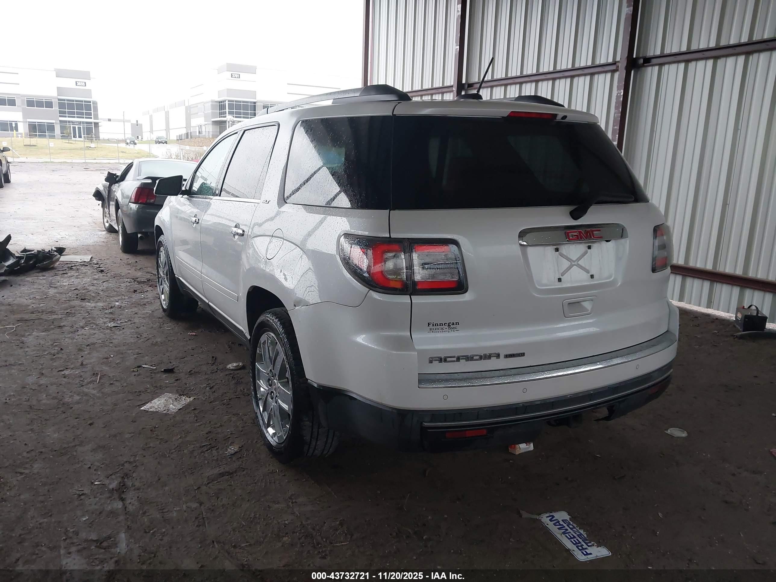 GMC ACADIA image 3