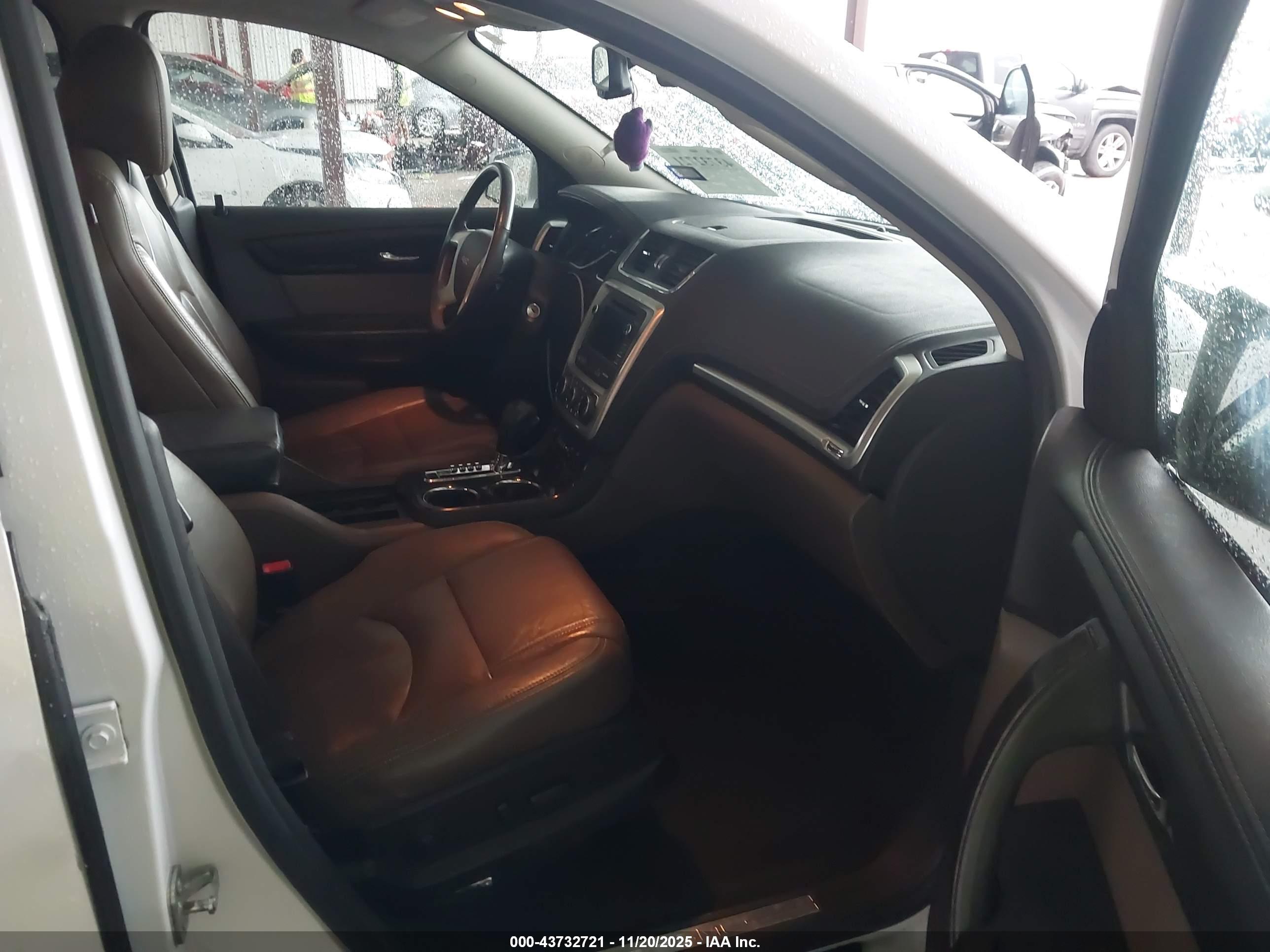 GMC ACADIA image 5