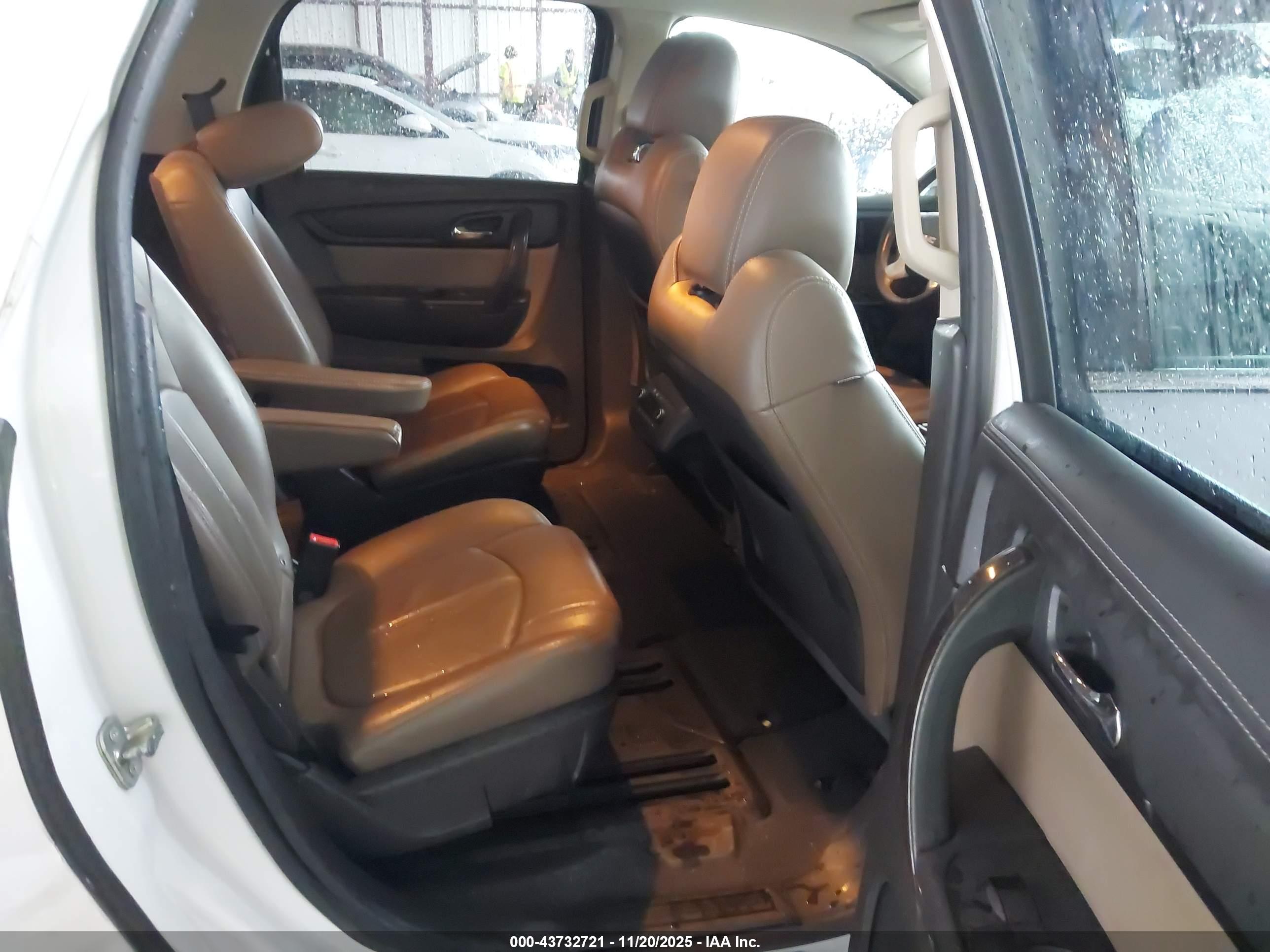 GMC ACADIA image 8