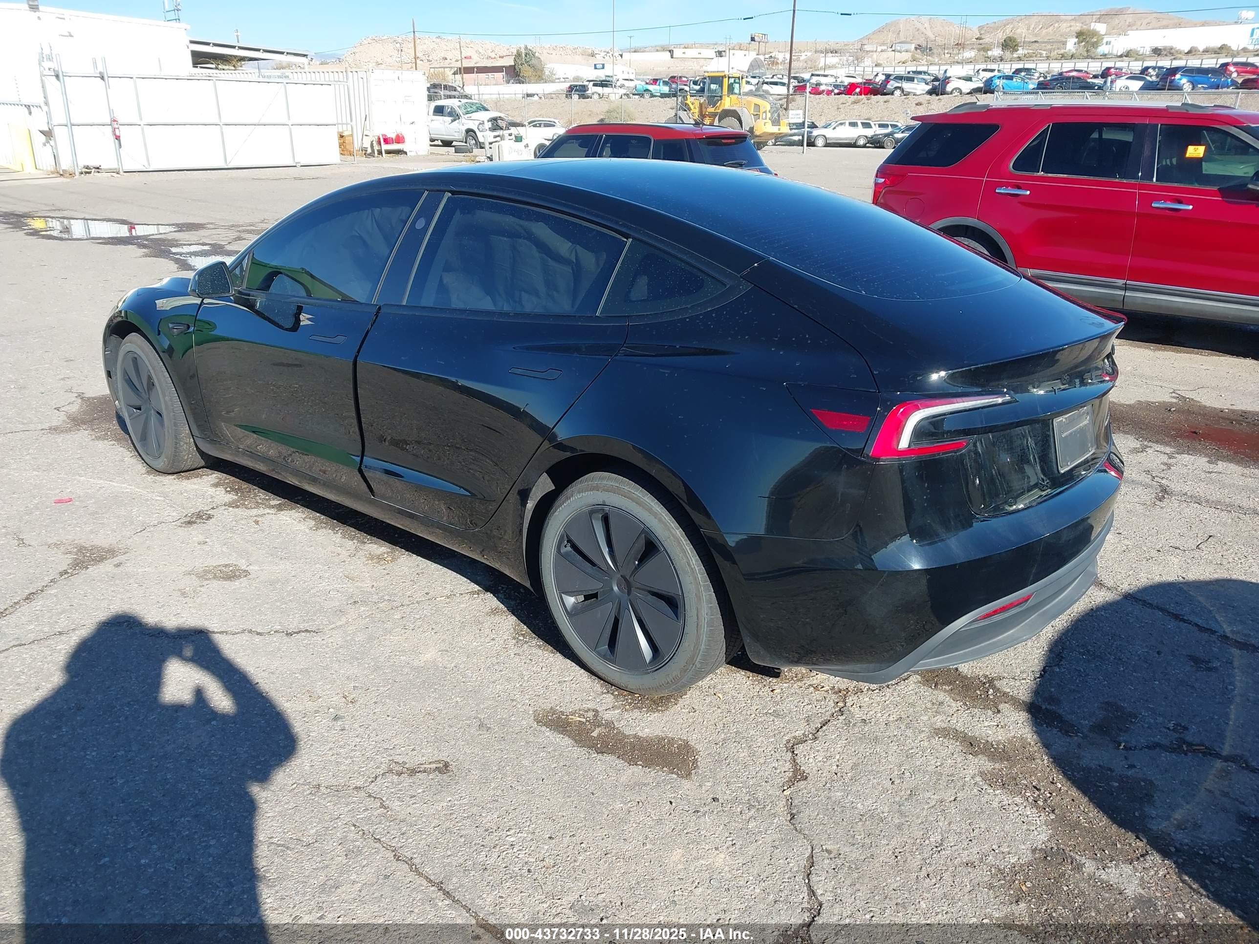 TESLA MODEL image 3