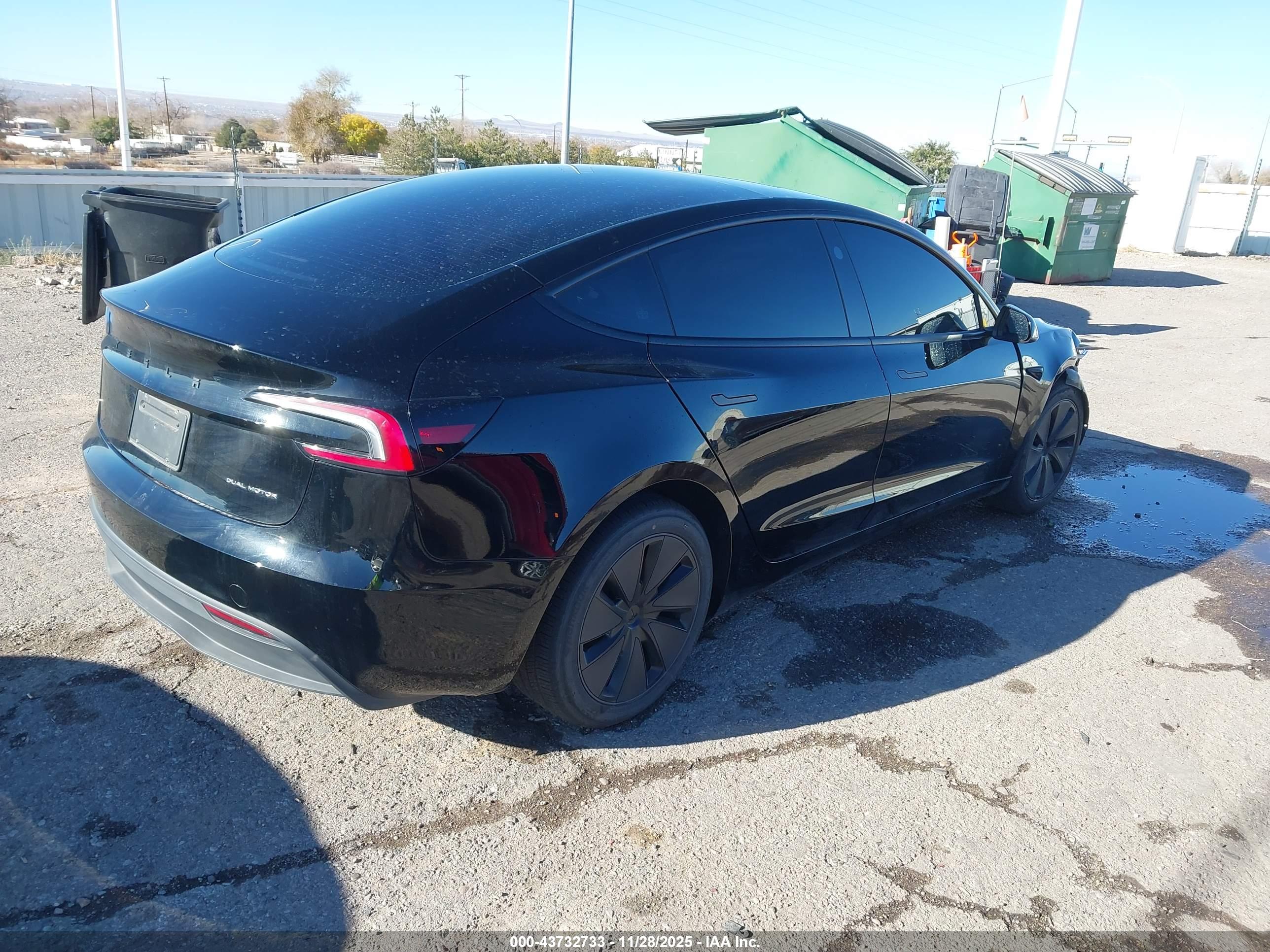 TESLA MODEL image 4