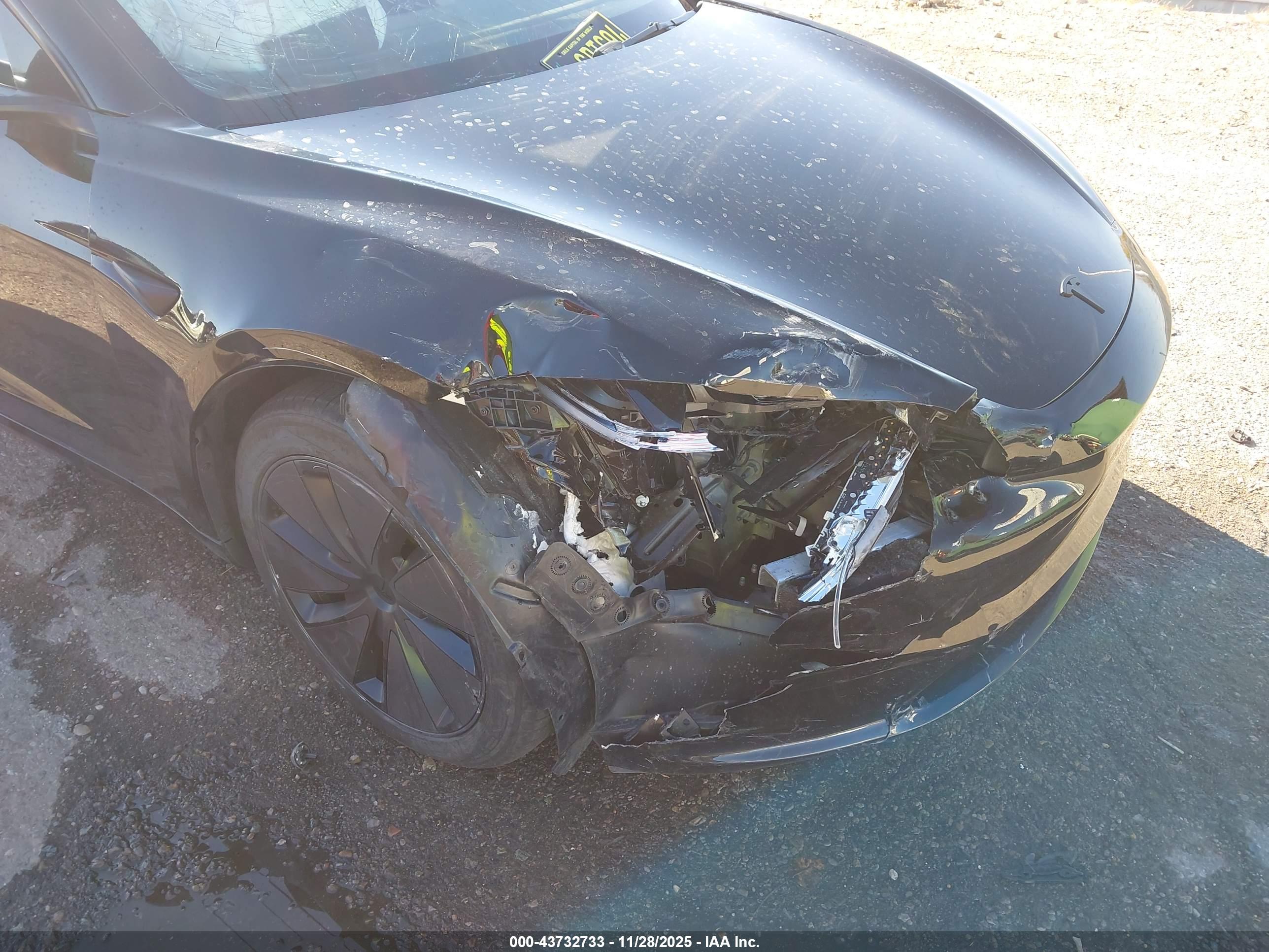 TESLA MODEL image 6
