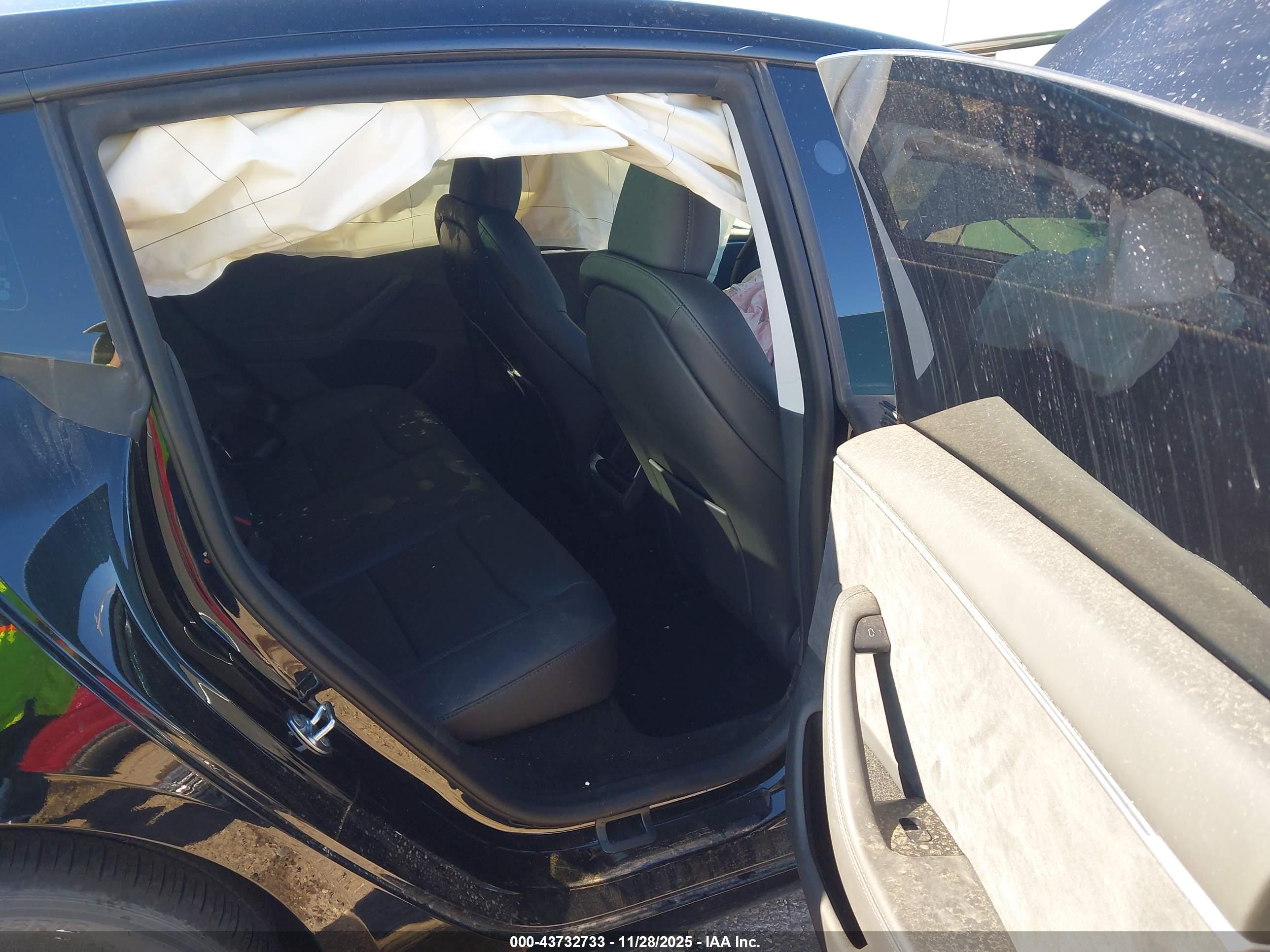TESLA MODEL image 8
