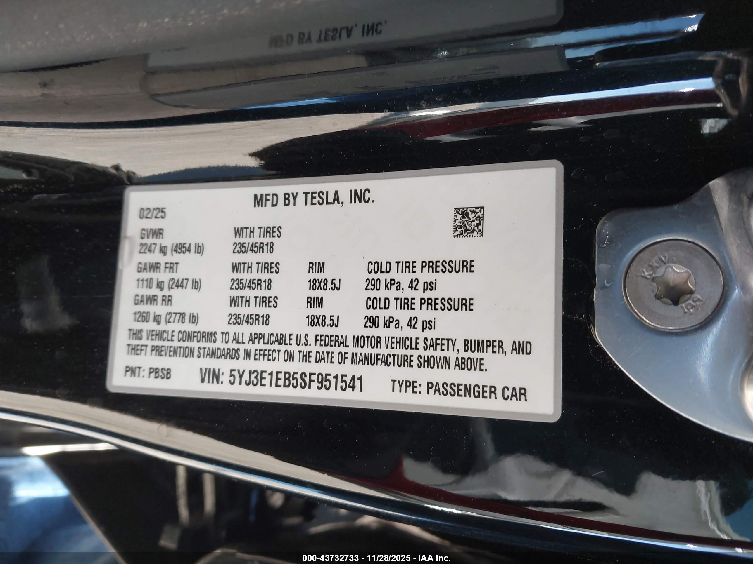 TESLA MODEL image 9