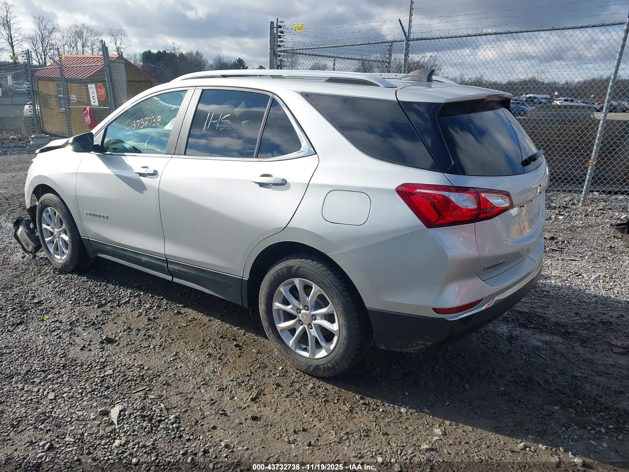 CHEVROLET EQUINOX image 3