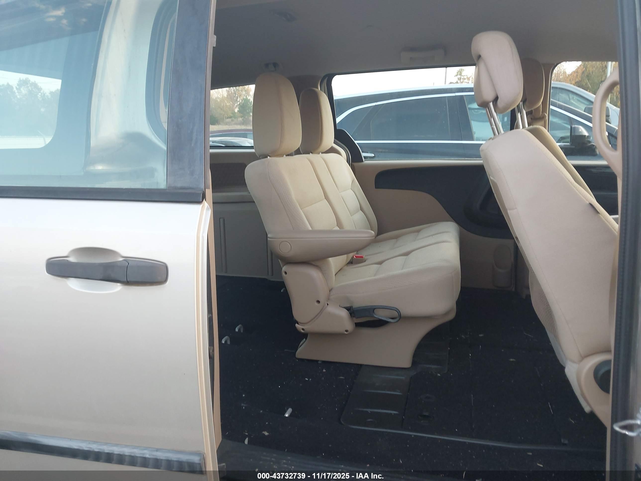 DODGE GRAND image 8