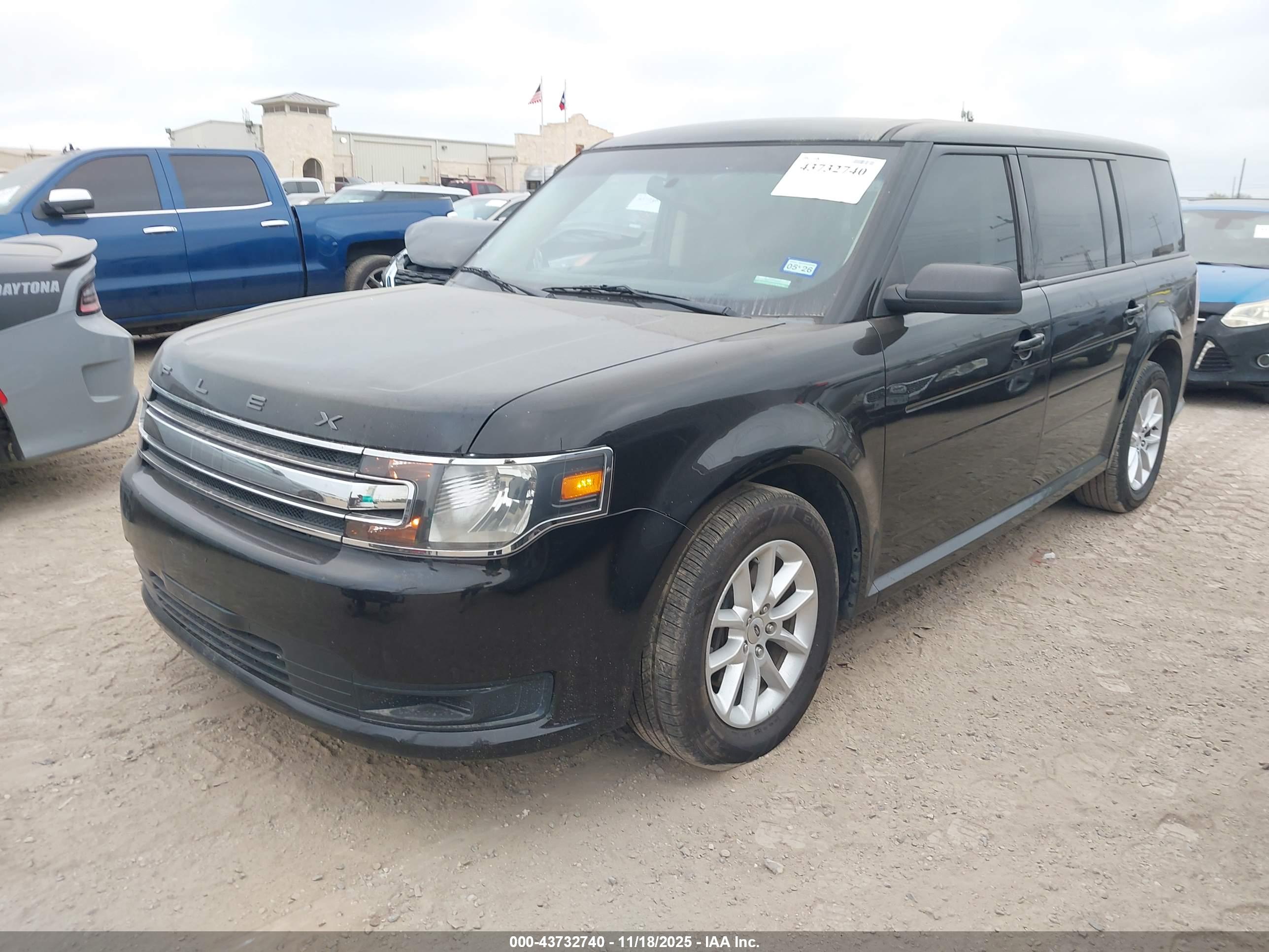 FORD FLEX image 2