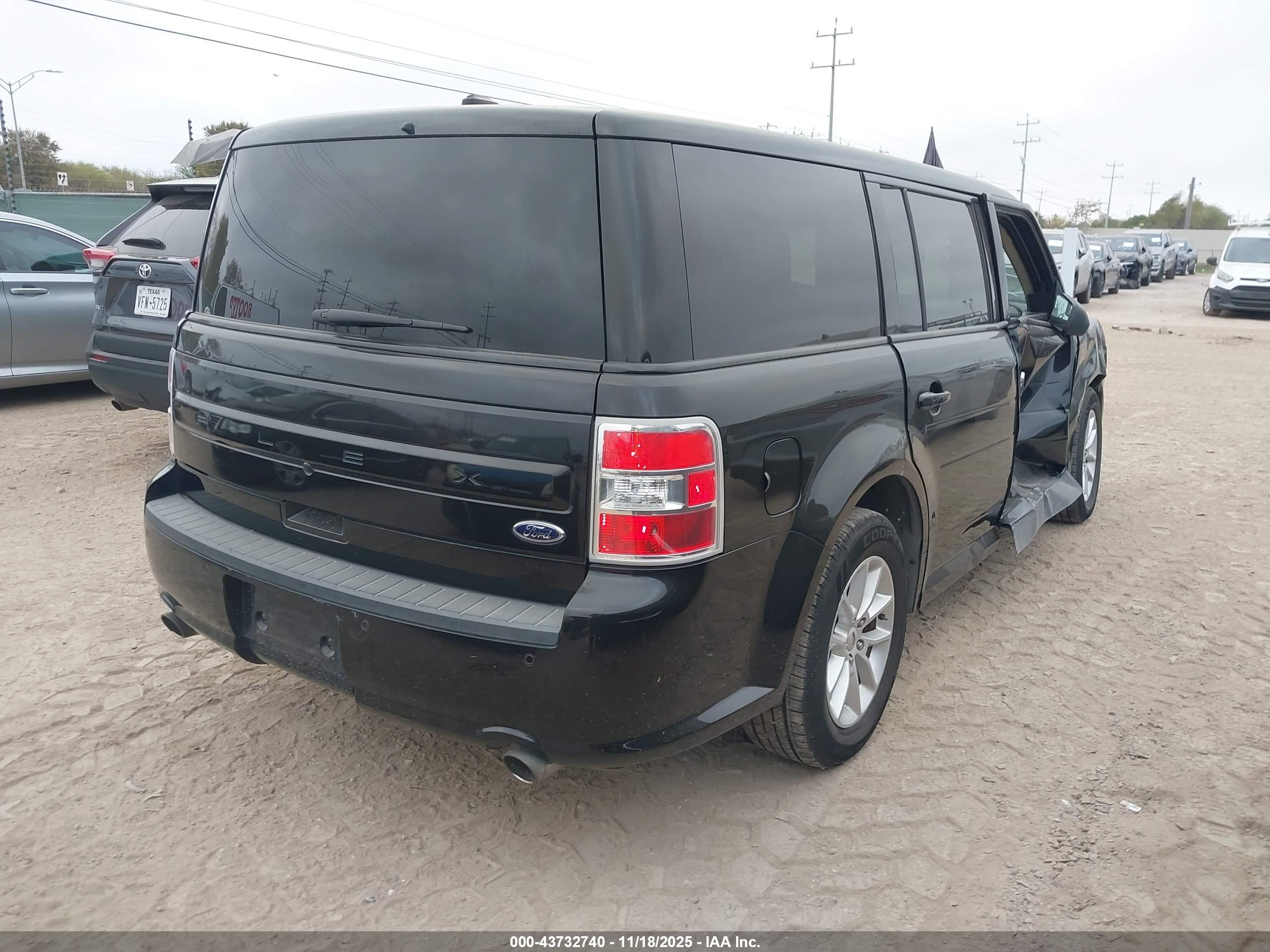 FORD FLEX image 4