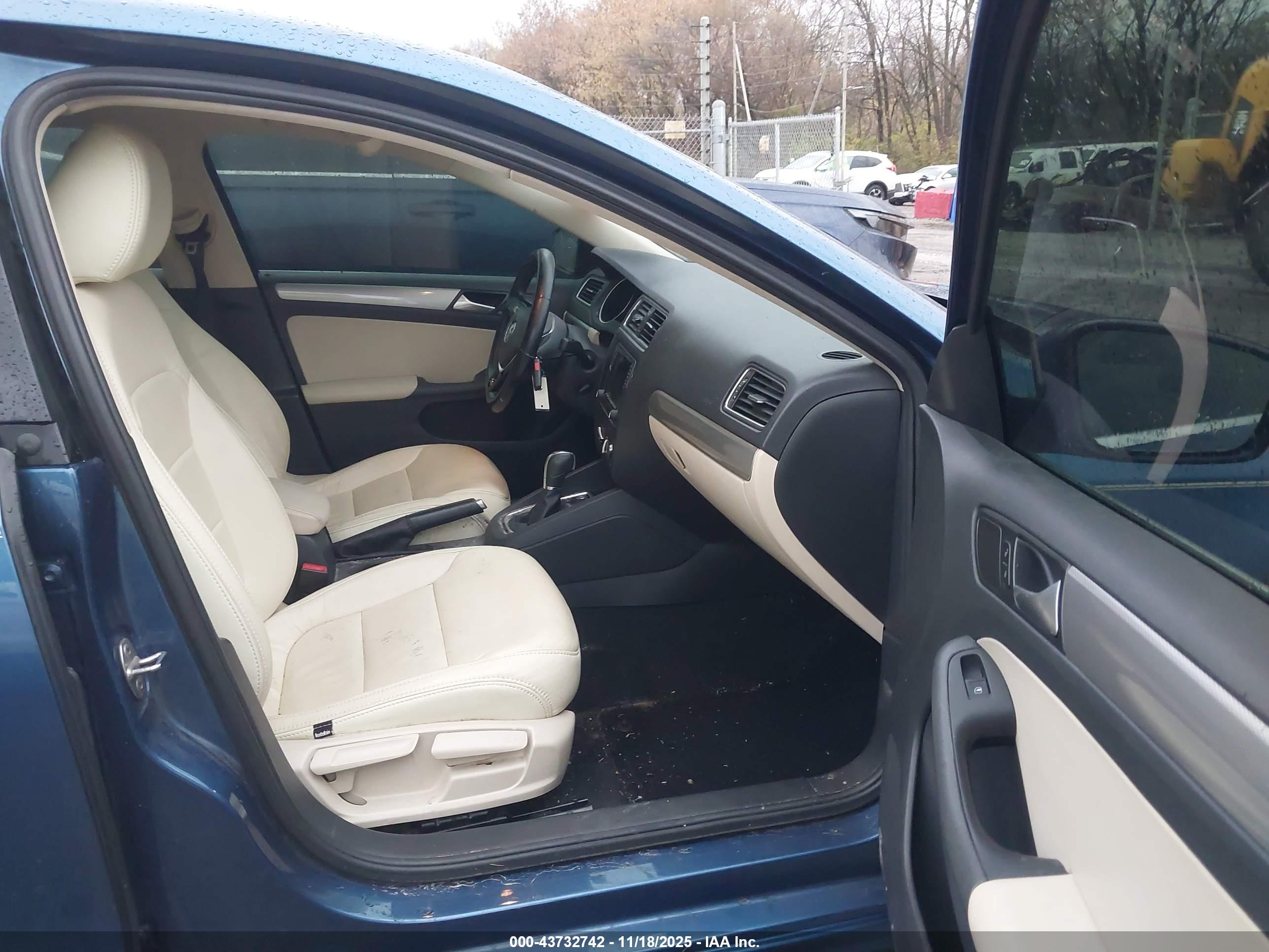 VOLKSWAGEN JETTA image 5