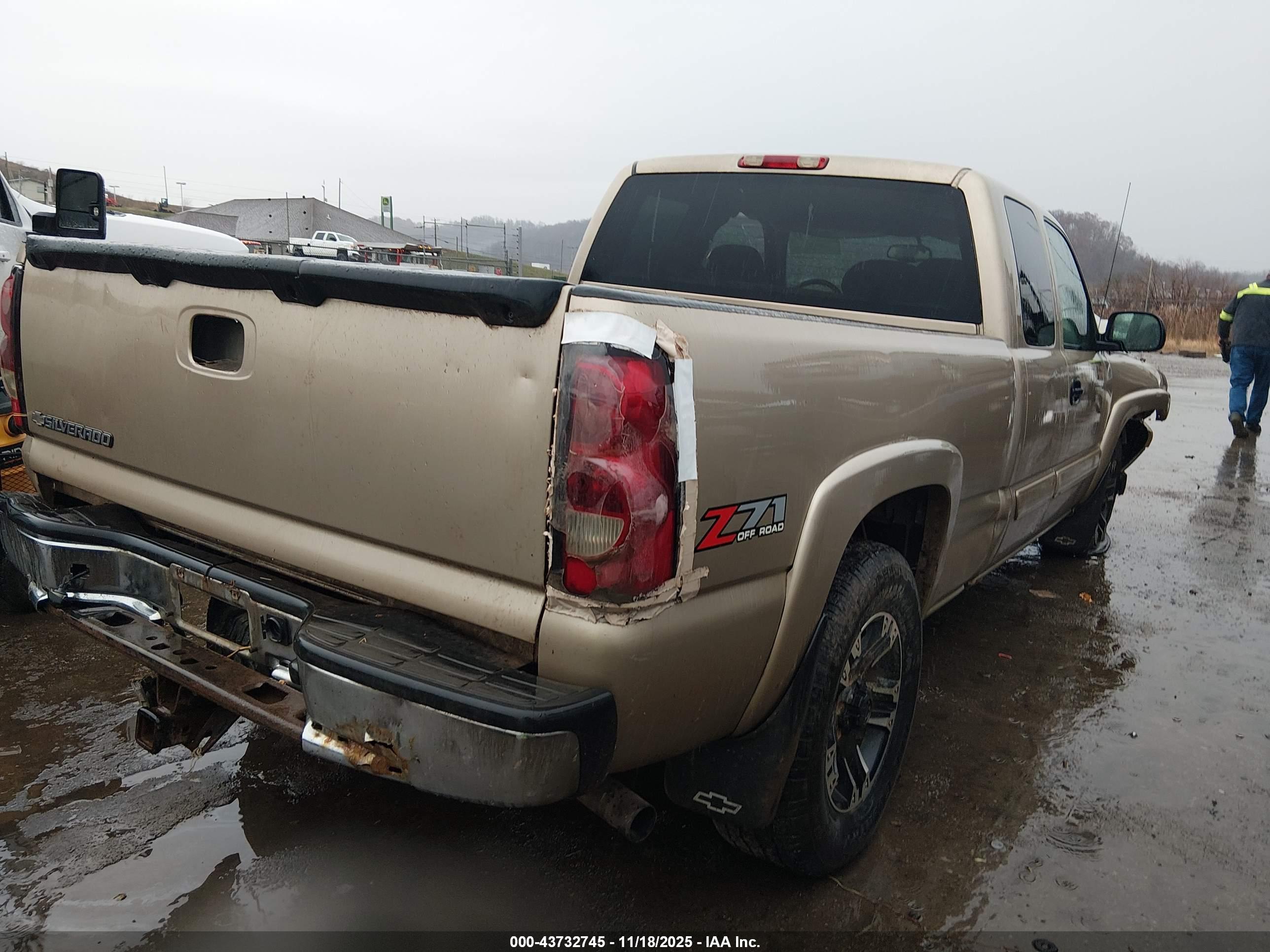 CHEVROLET SILVERADO image 4