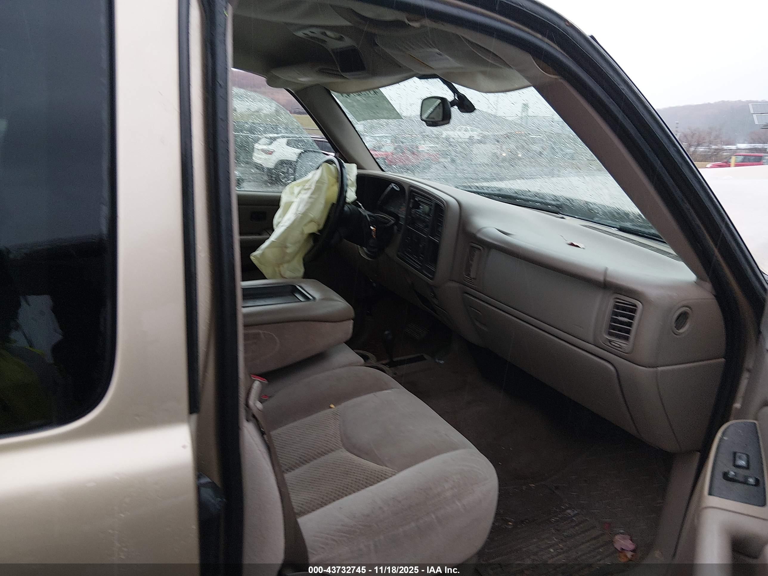 CHEVROLET SILVERADO image 5