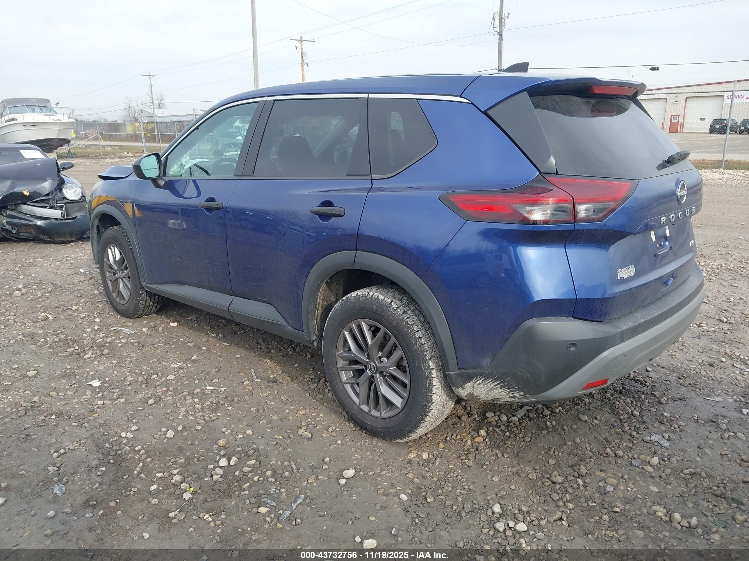 NISSAN ROGUE image 3