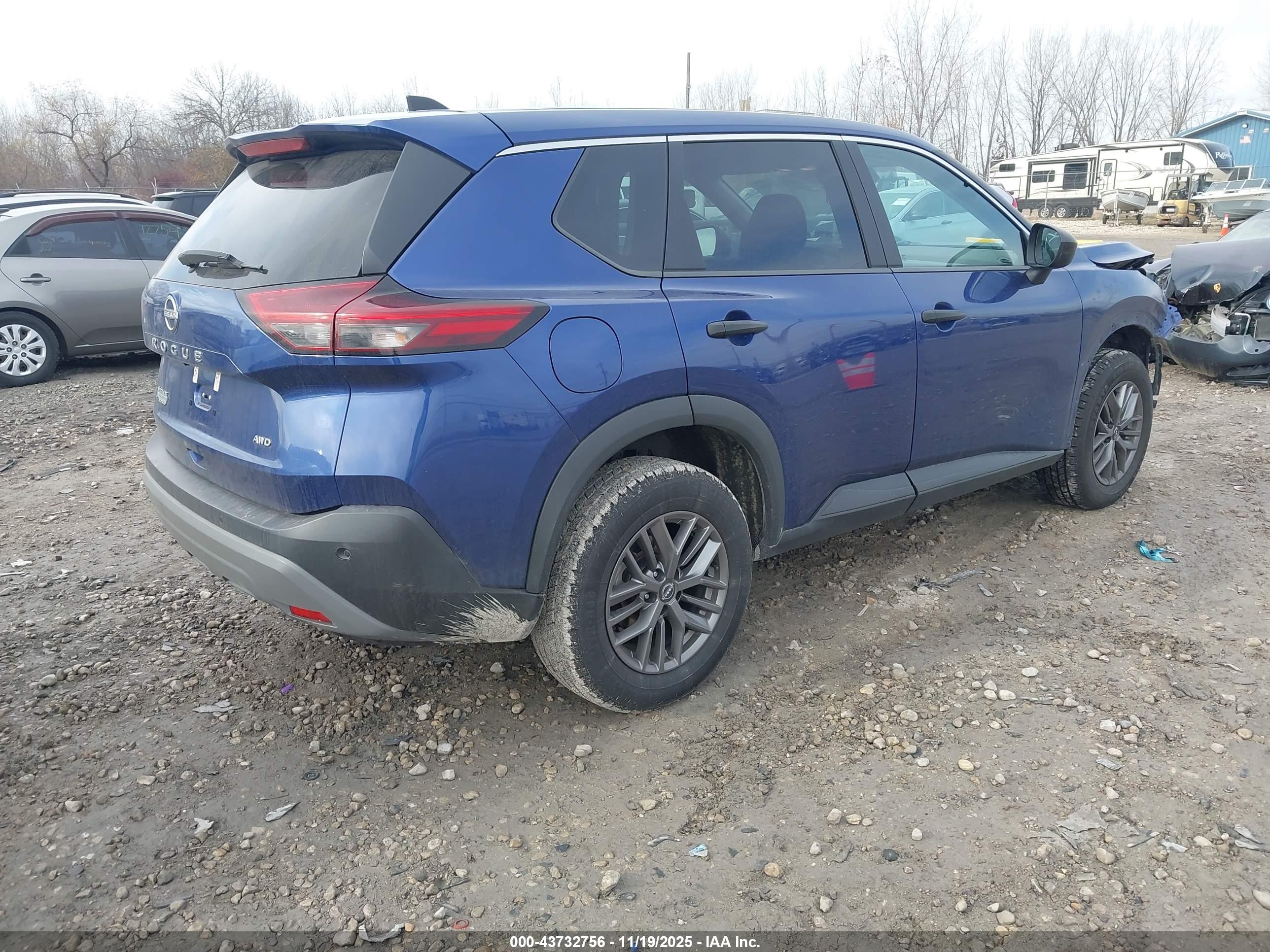 NISSAN ROGUE image 4