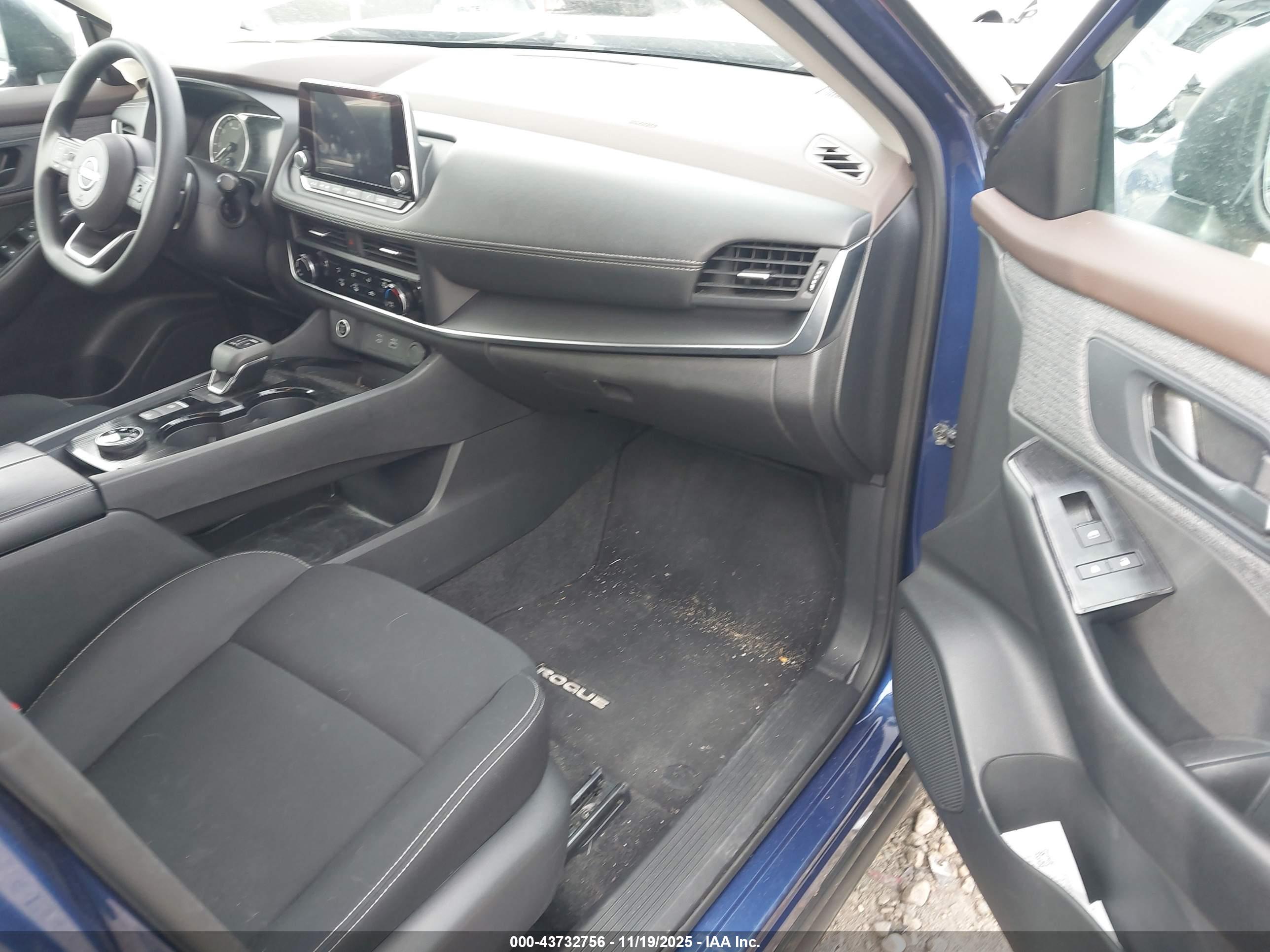NISSAN ROGUE image 5