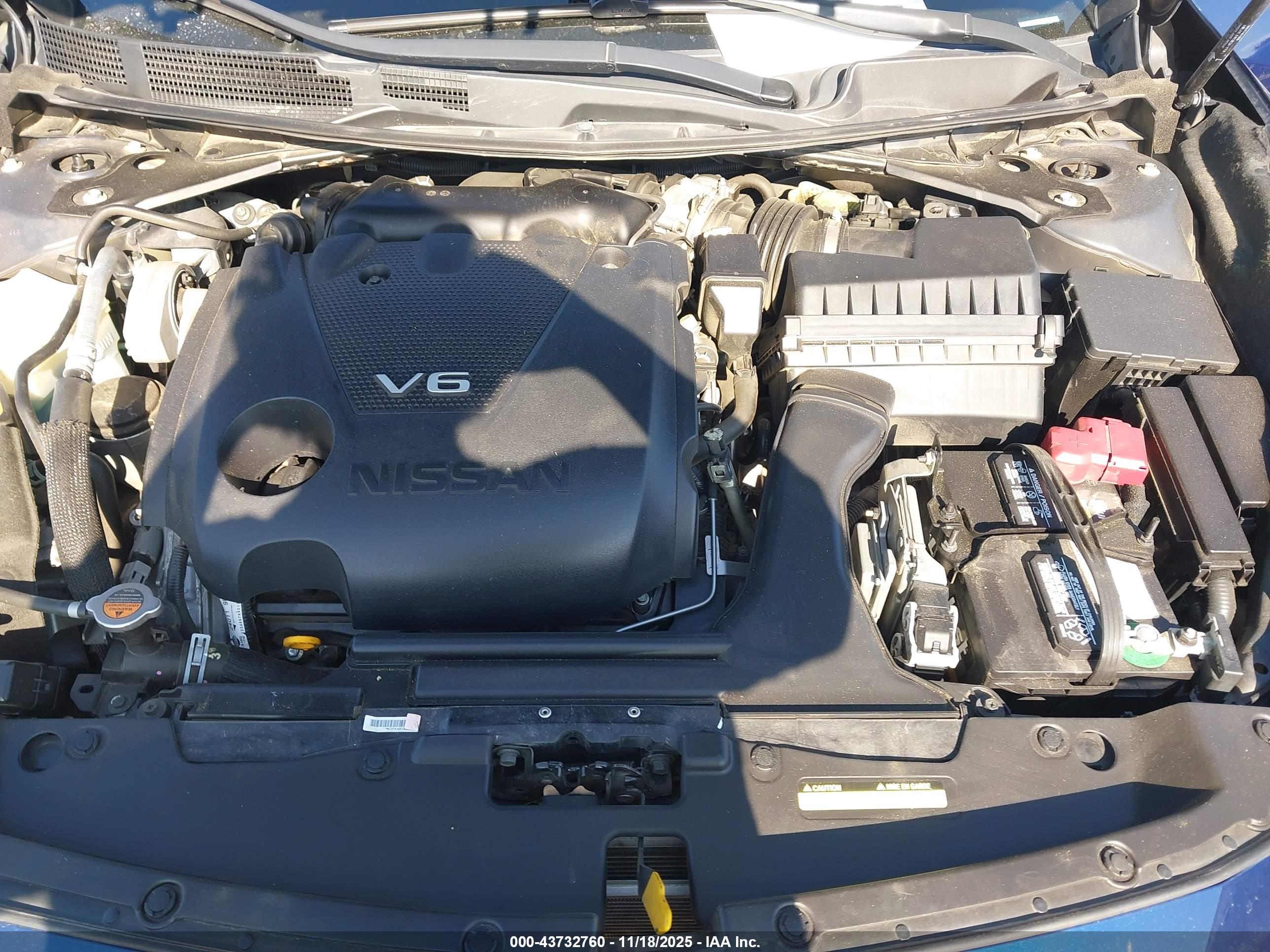NISSAN MAXIMA image 10