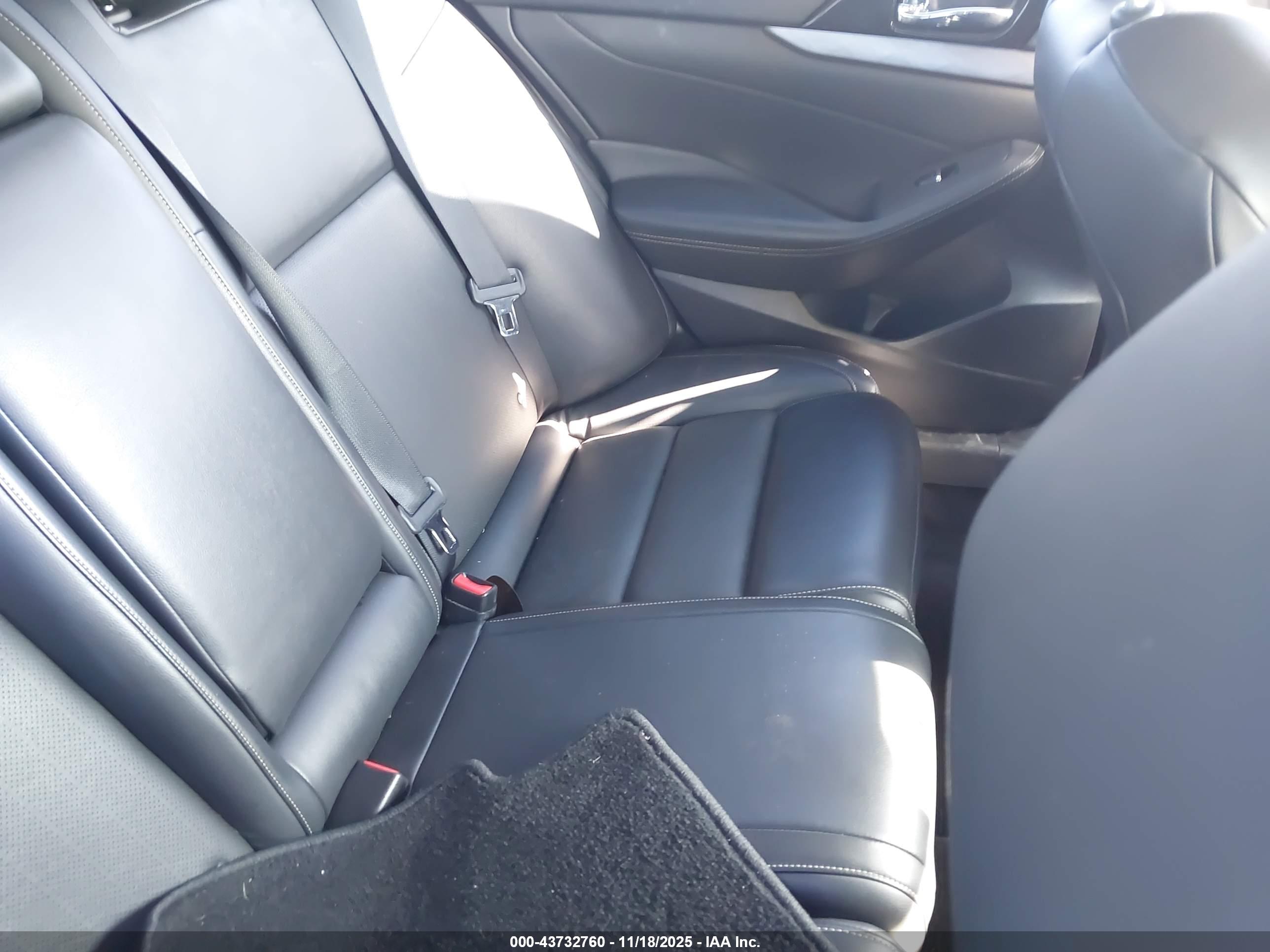 NISSAN MAXIMA image 8
