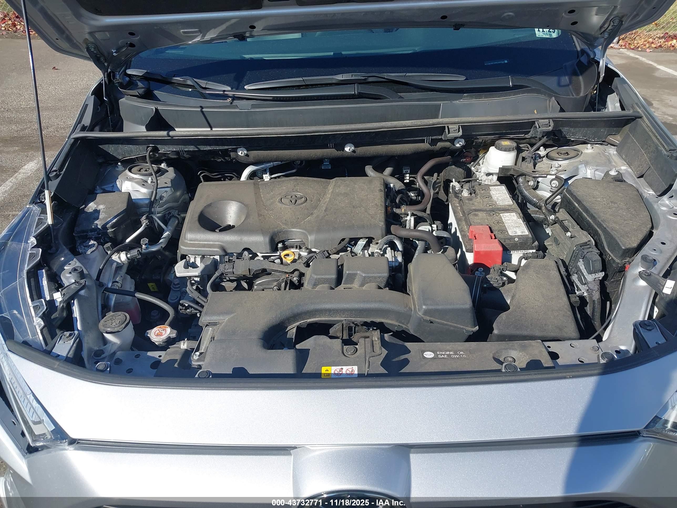 TOYOTA RAV4 image 10