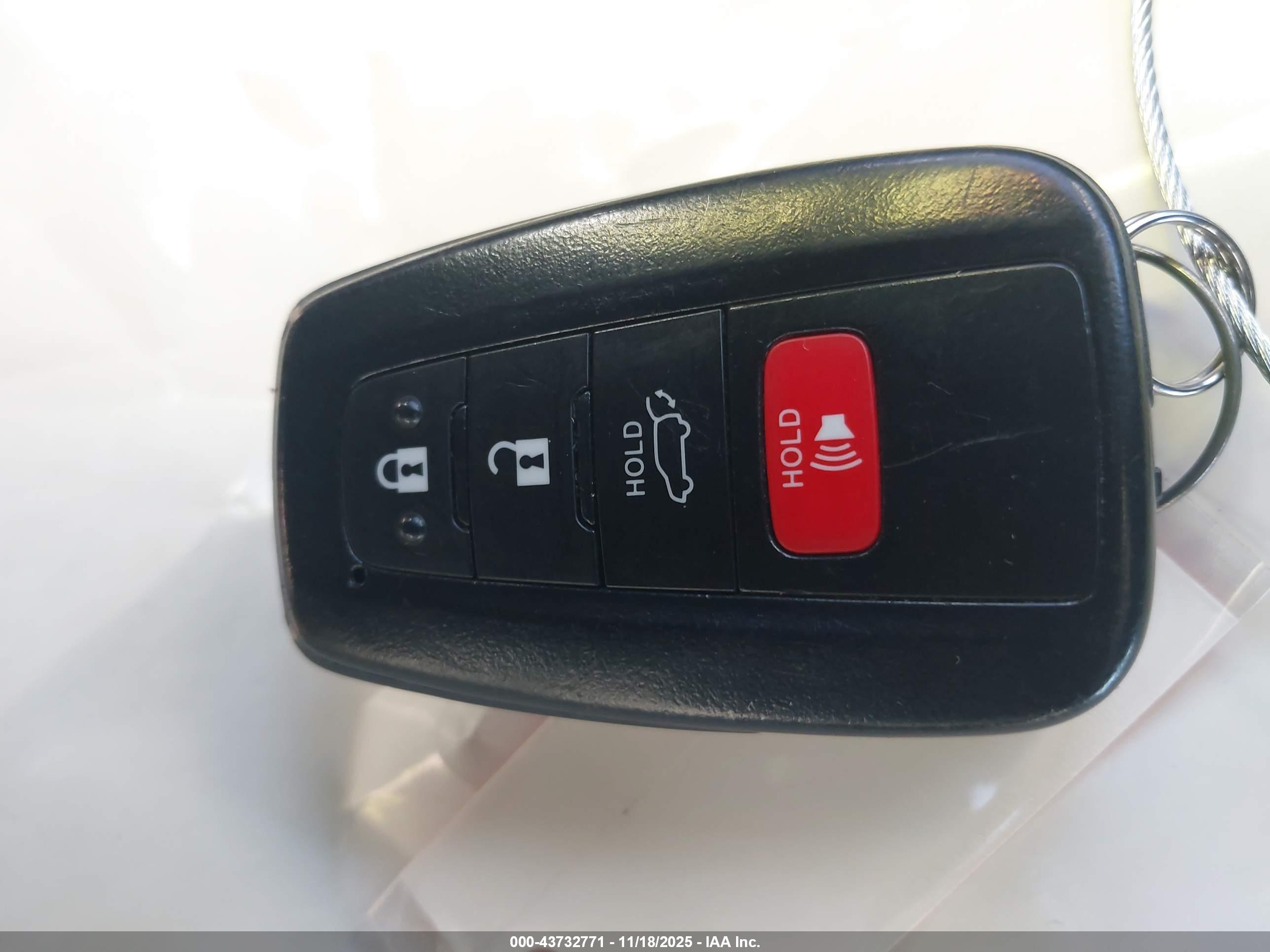 TOYOTA RAV4 image 11