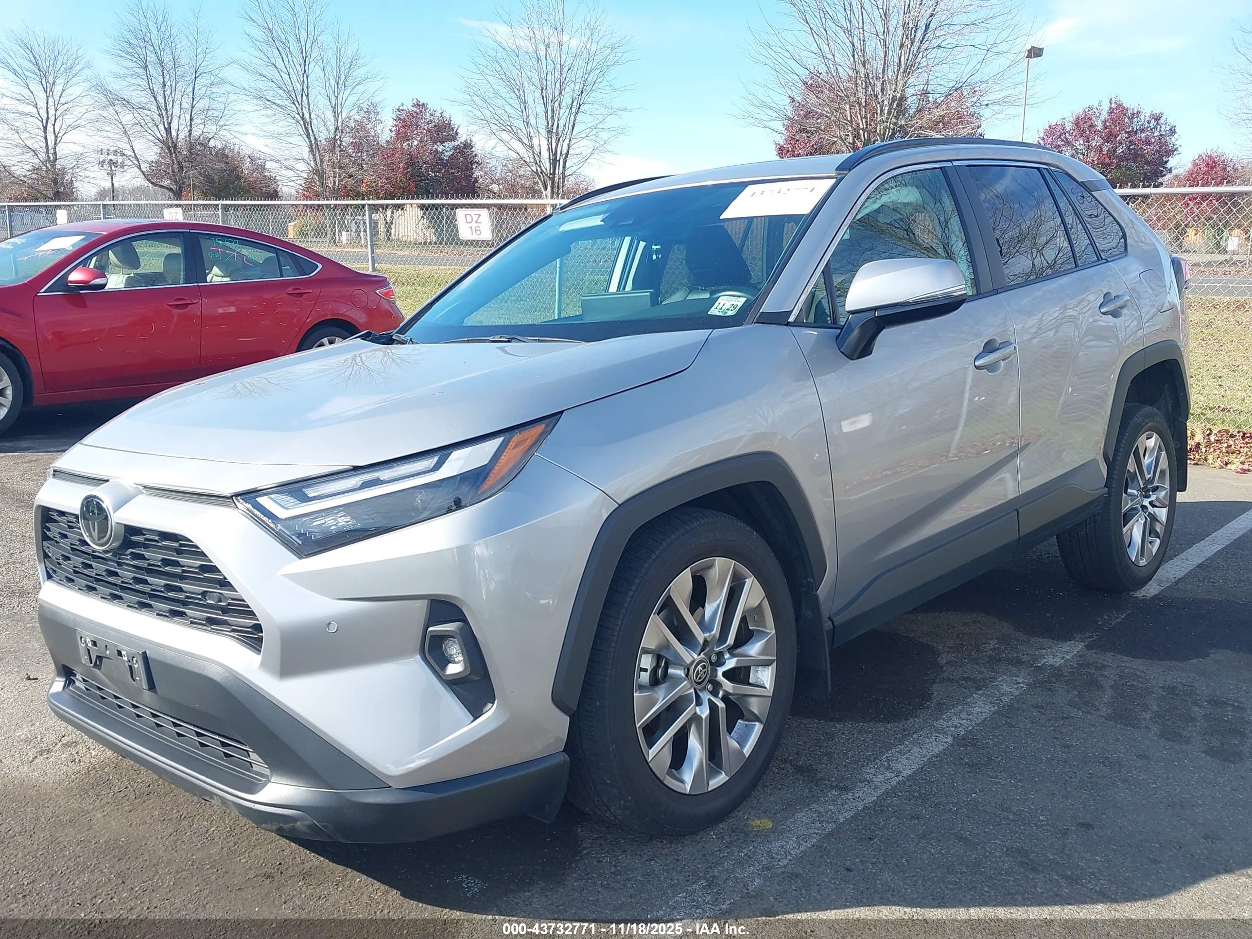 TOYOTA RAV4 image 2