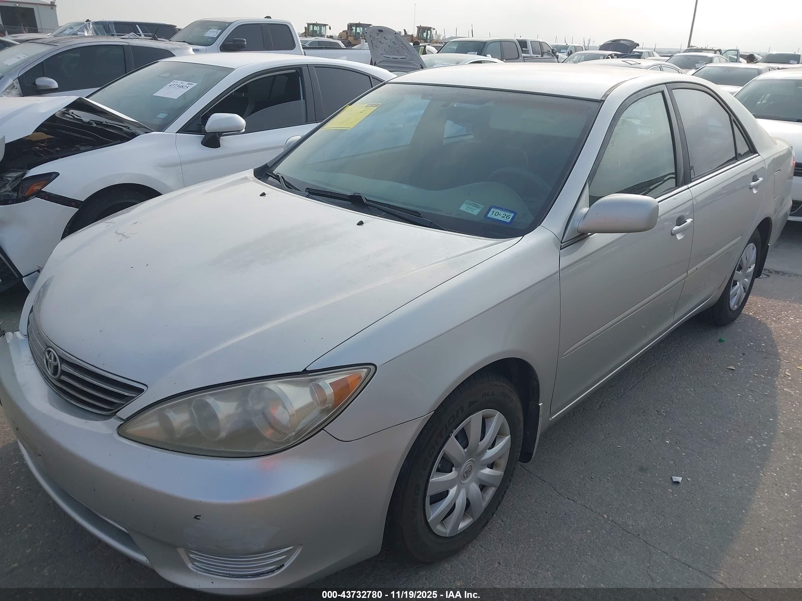 TOYOTA CAMRY image 2