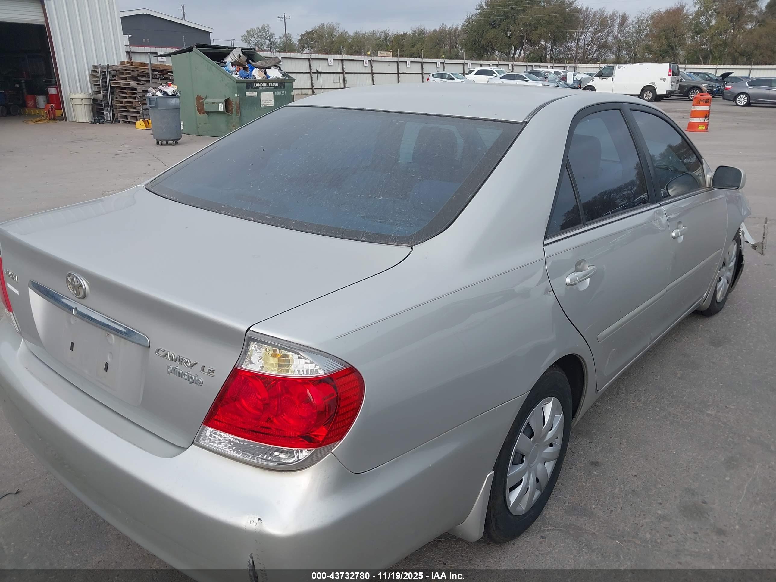 TOYOTA CAMRY image 4