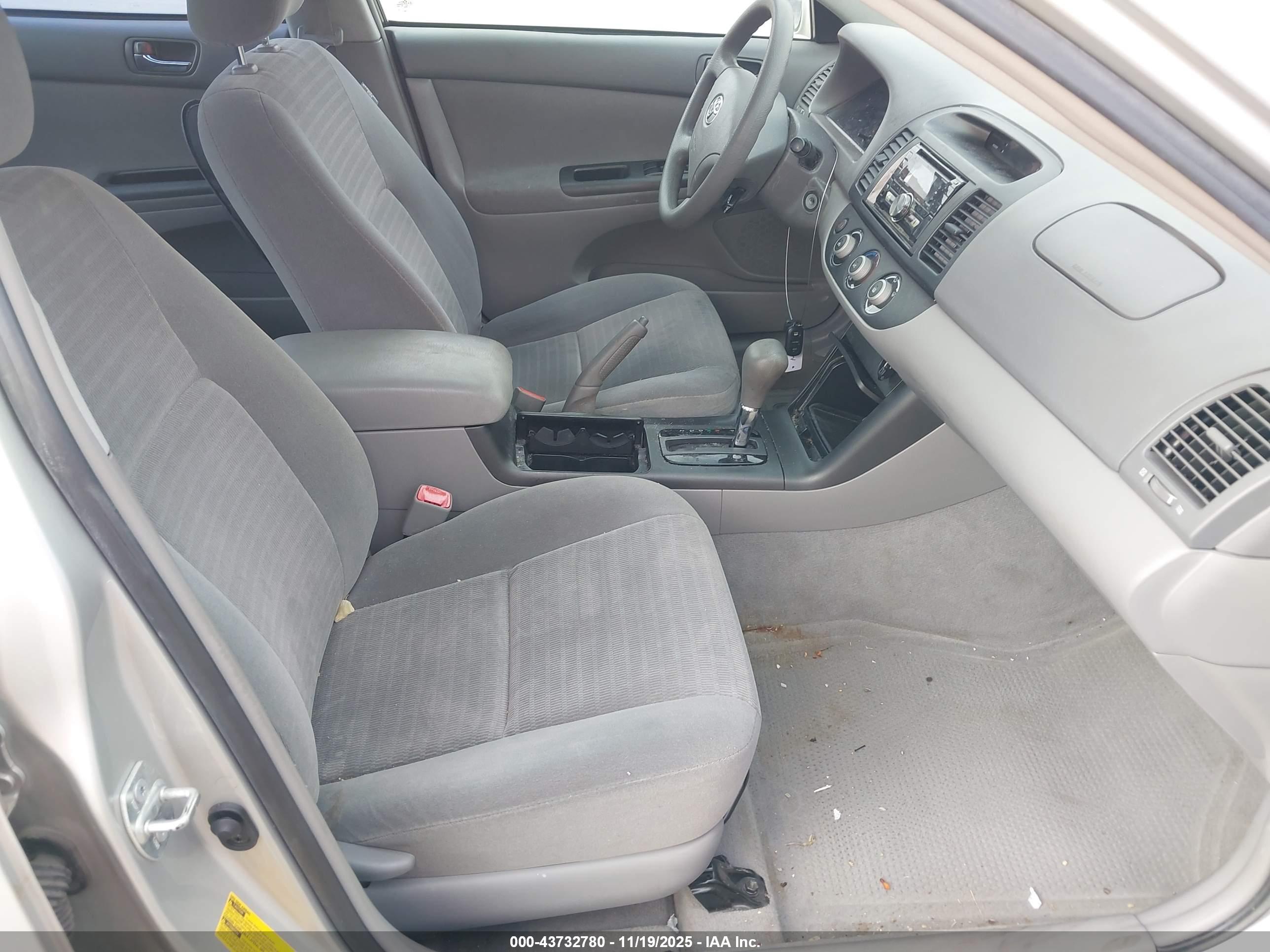 TOYOTA CAMRY image 5