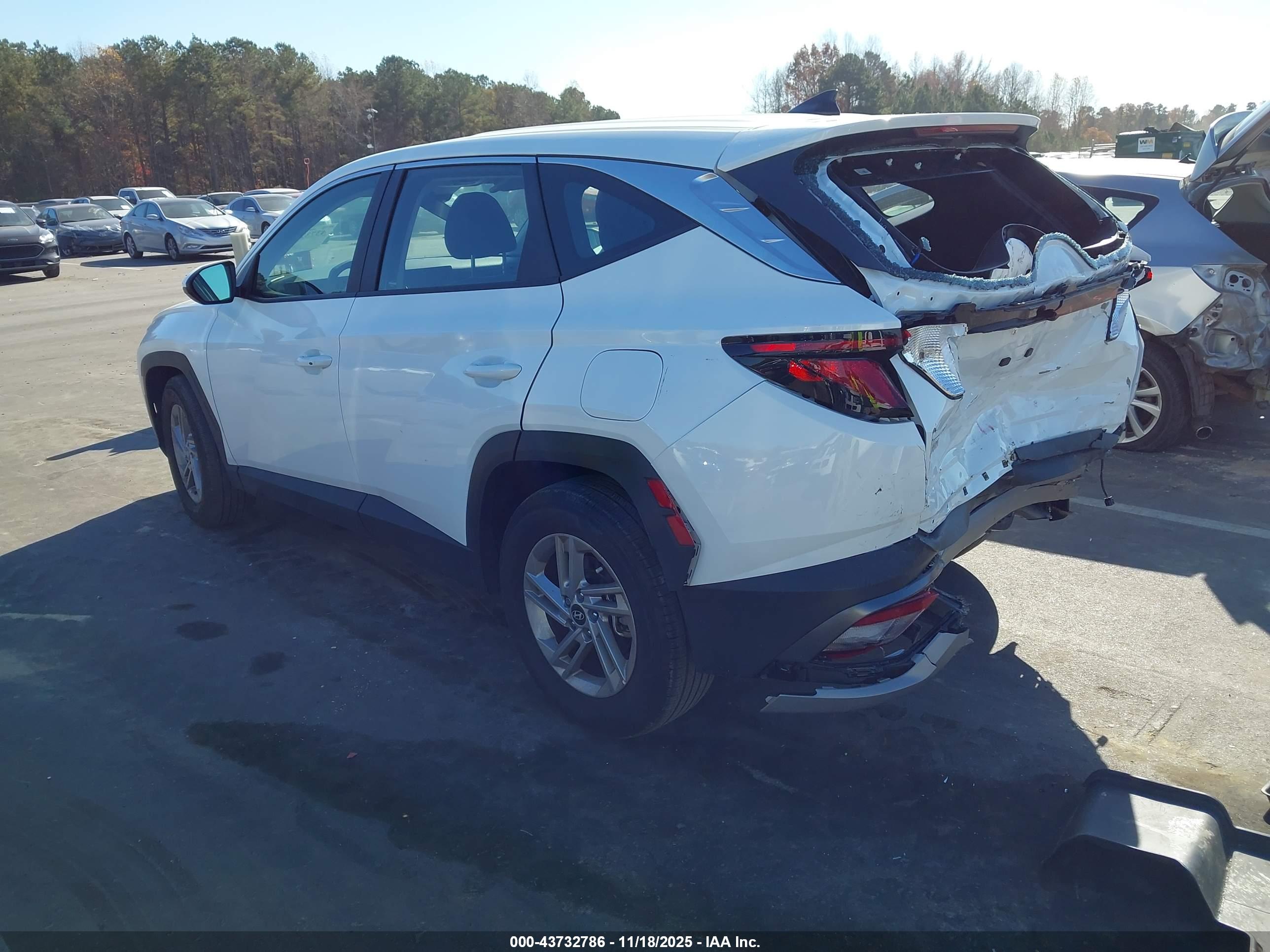 HYUNDAI TUCSON image 3
