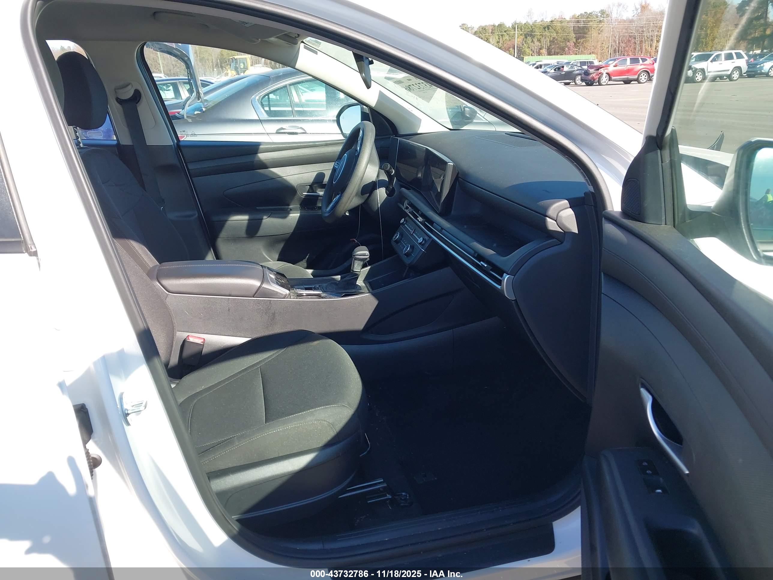 HYUNDAI TUCSON image 5