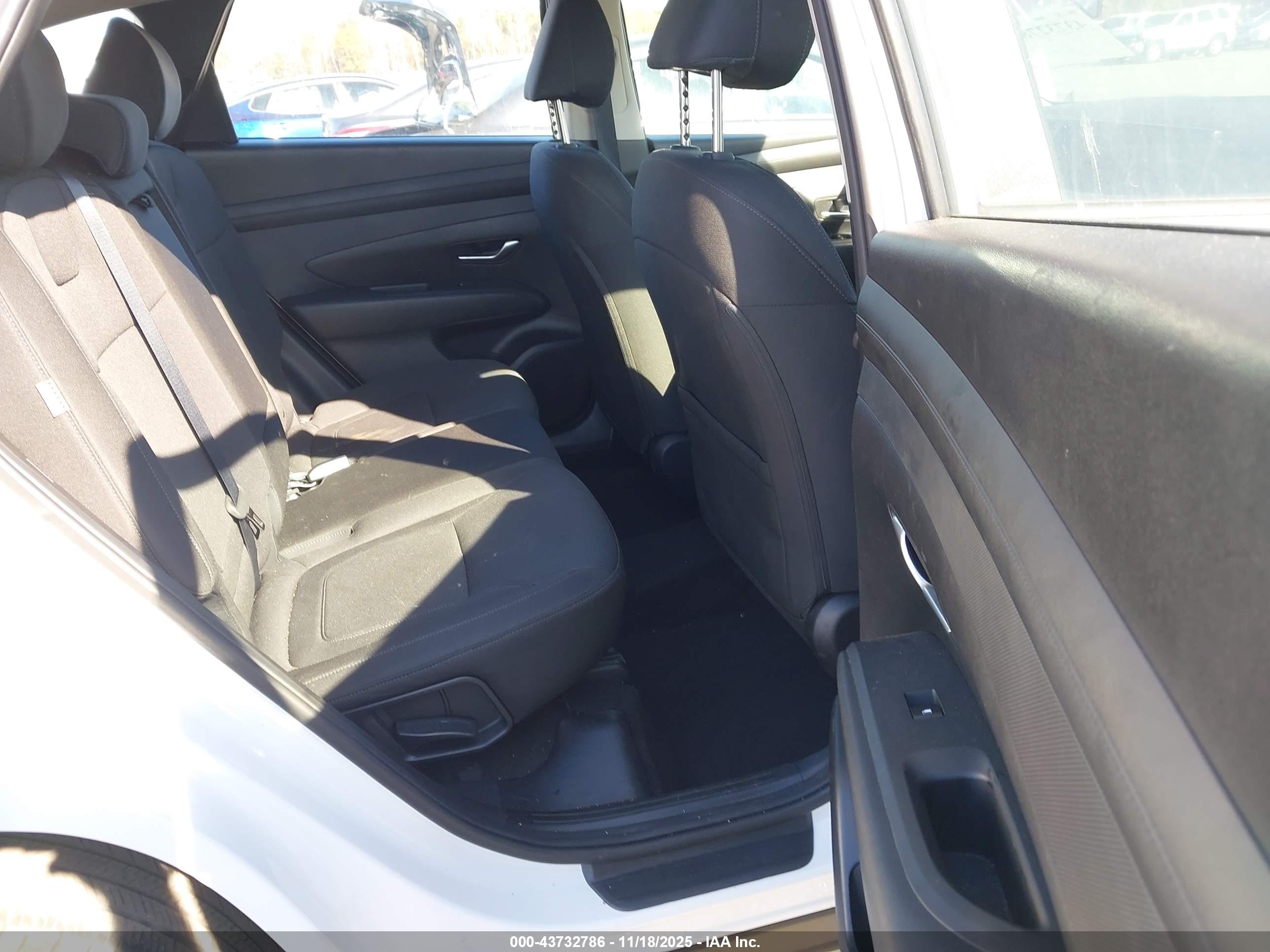 HYUNDAI TUCSON image 8