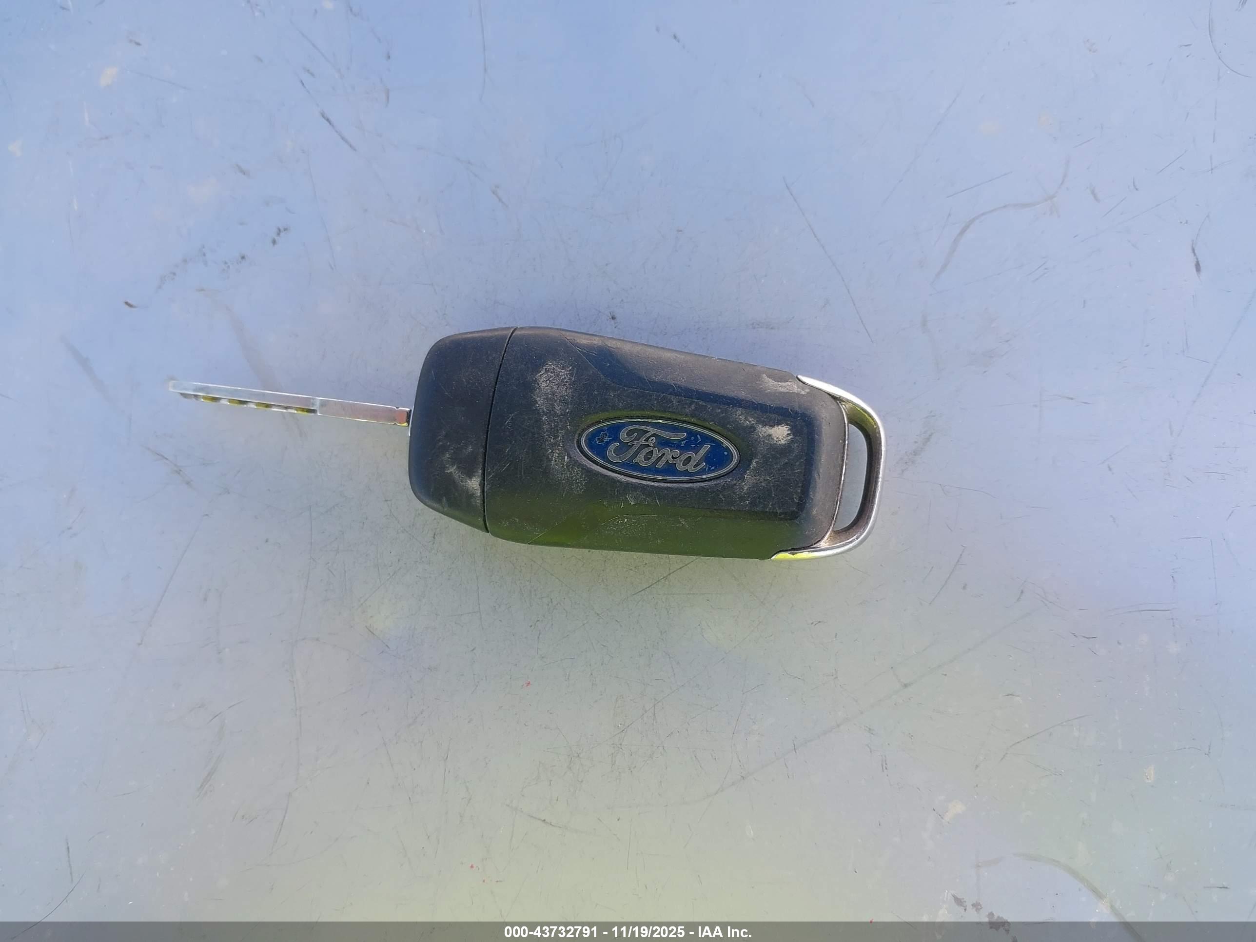 FORD FUSION image 11
