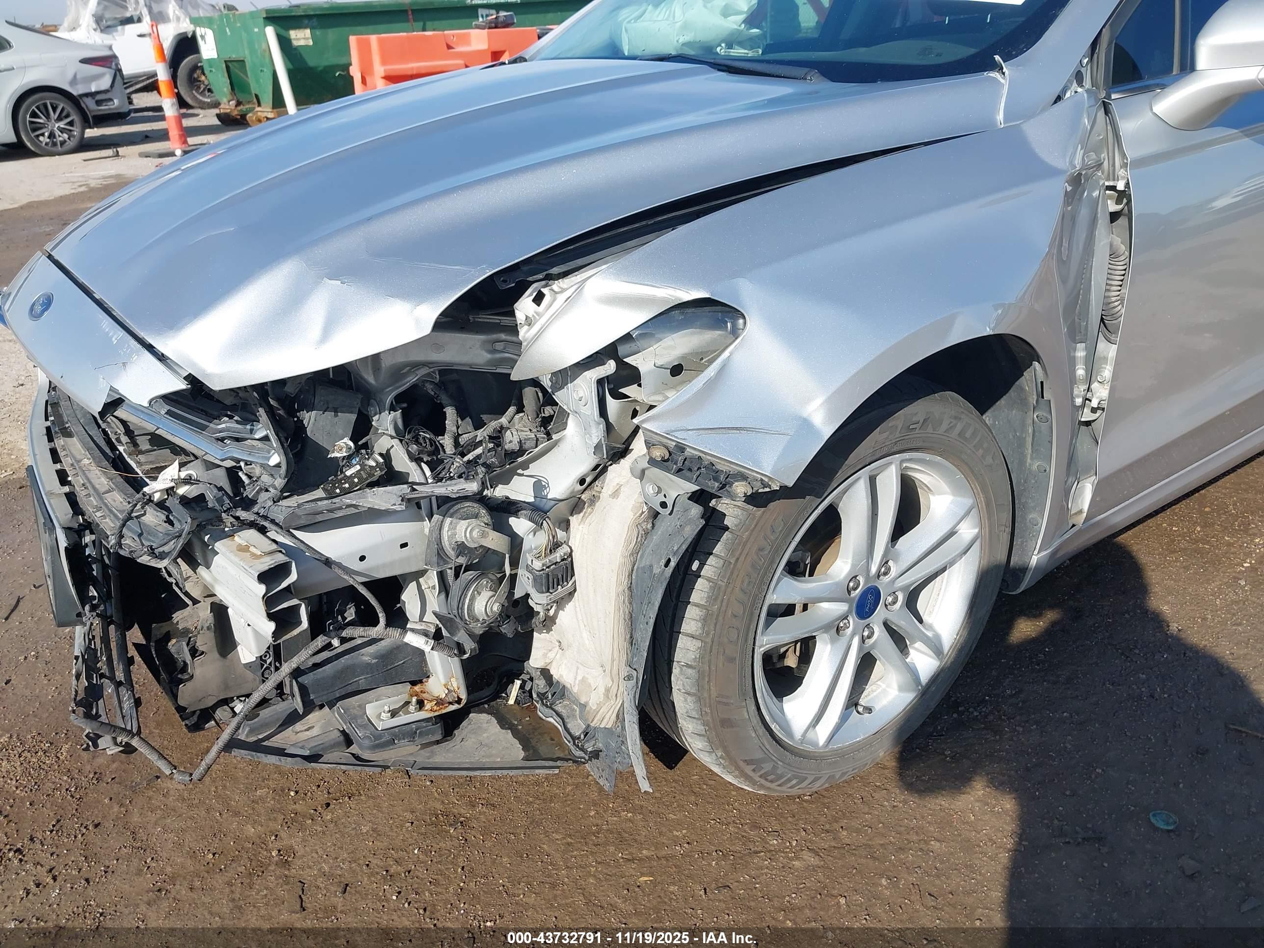 FORD FUSION image 6